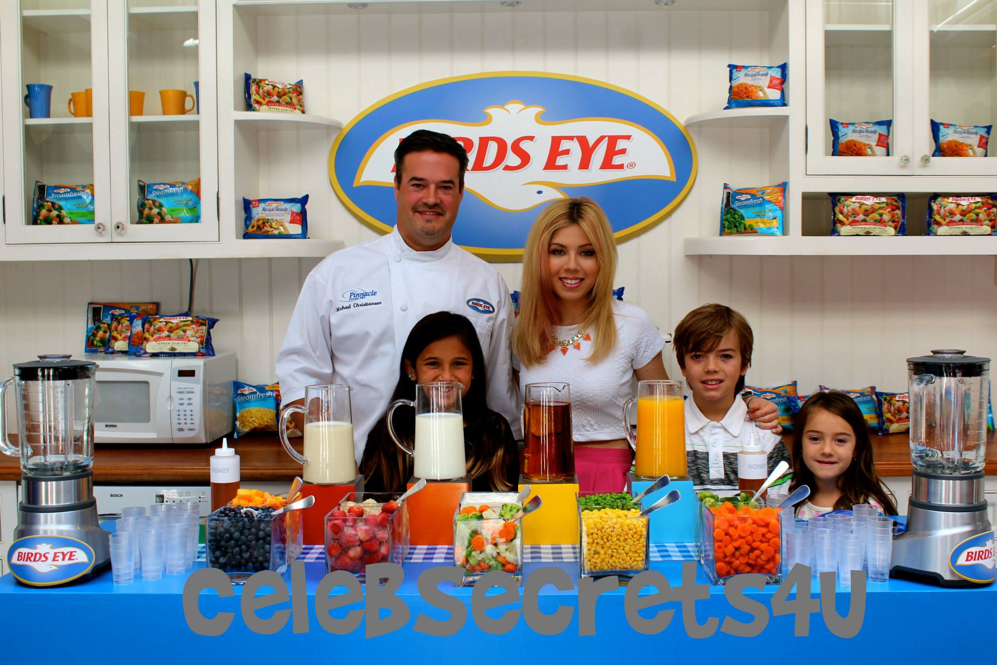 Exclusive: Jennette McCurdy “Plays With Veggies” in NYC (@jennettemccurdy @BirdsEye)