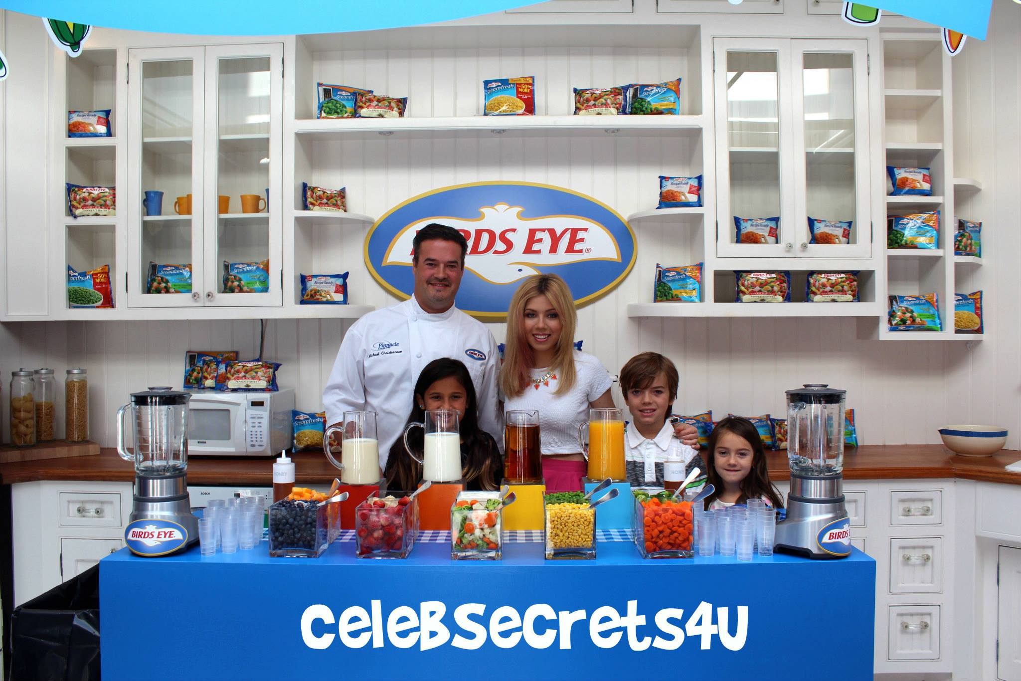 Exclusive: Jennette McCurdy “Plays With Veggies” in NYC (@jennettemccurdy @BirdsEye)