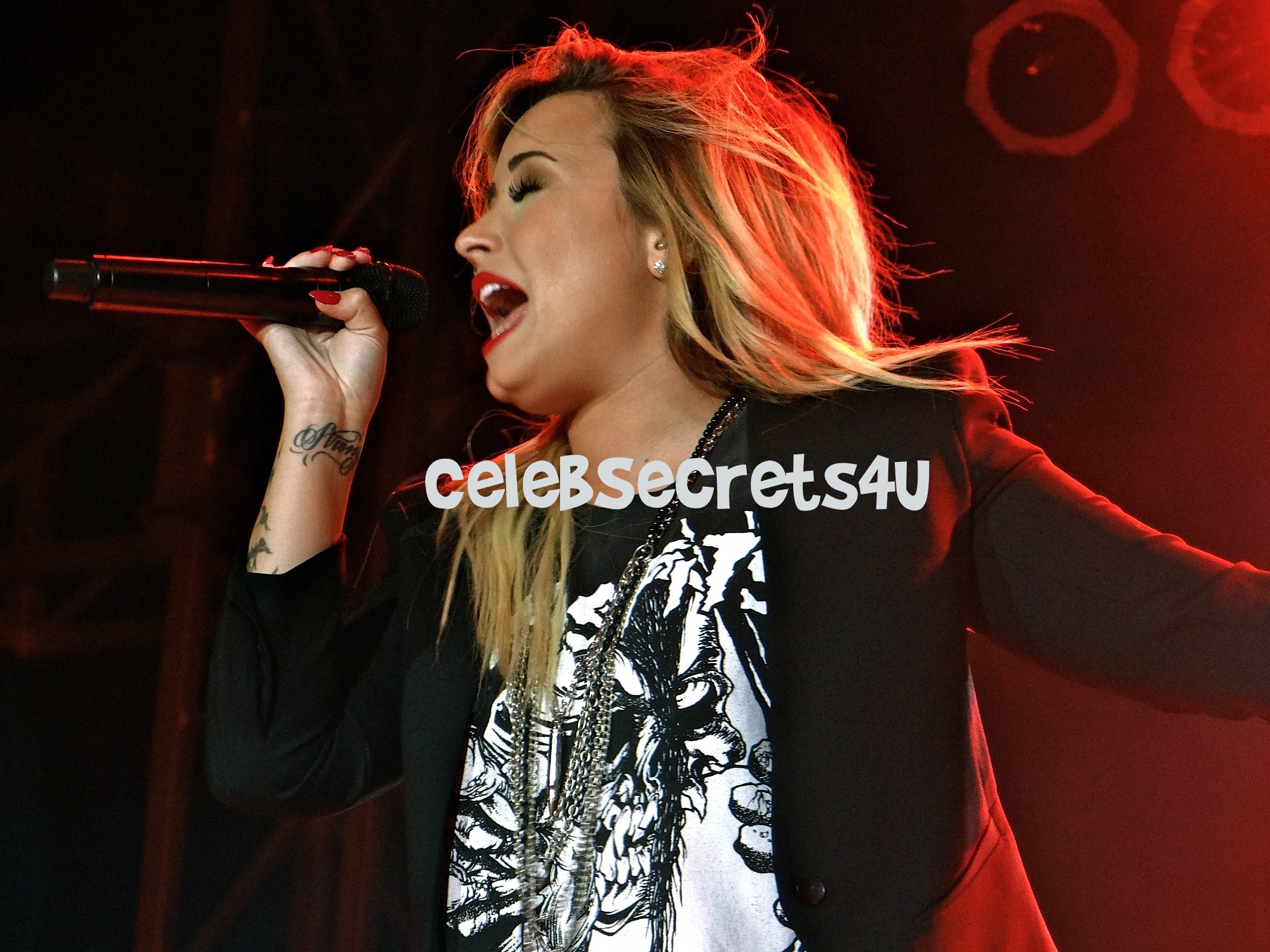 Demi Lovato: LA Fair Performer! (Exclusive) @ddlovato