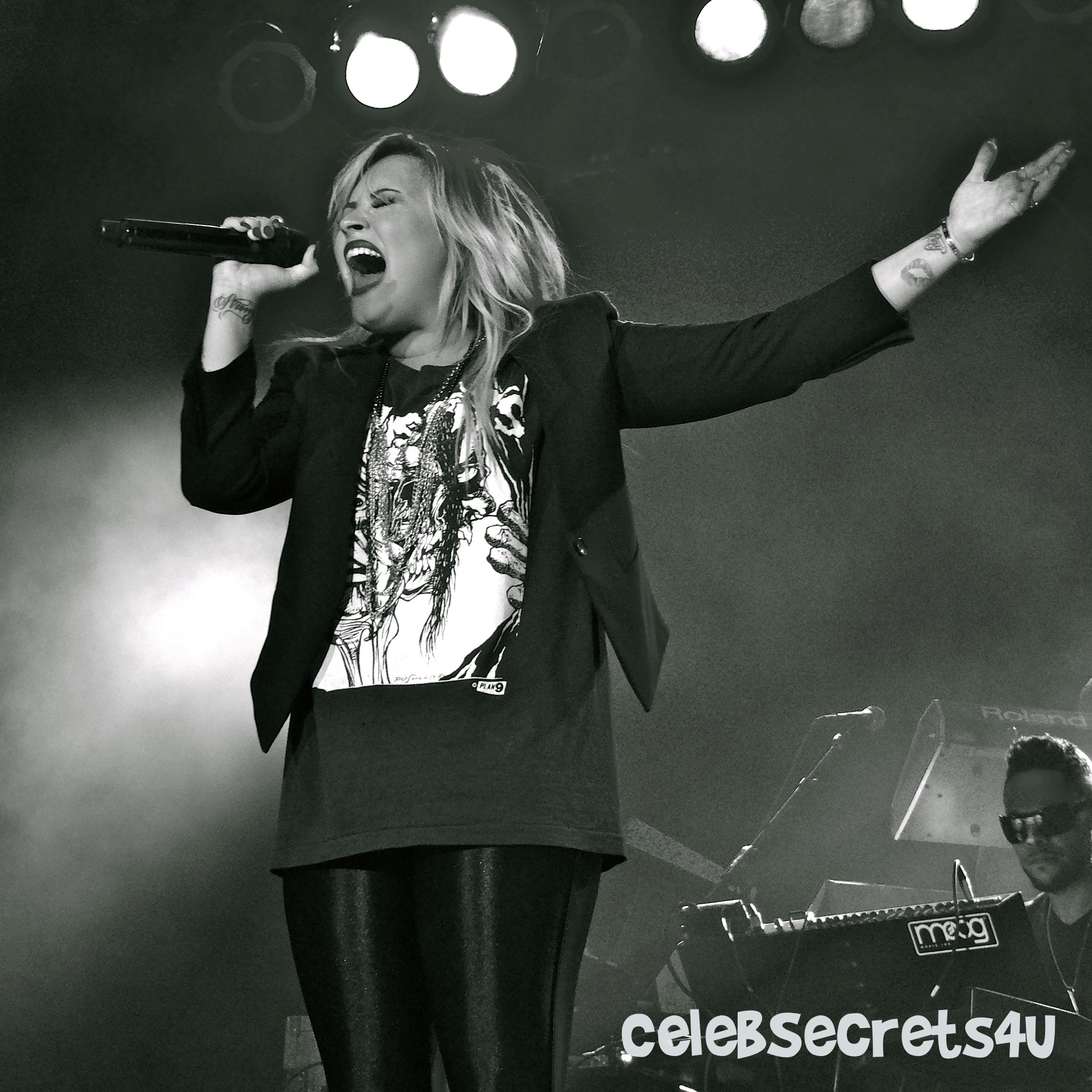 Demi Lovato: LA Fair Performer! (Exclusive) @ddlovato