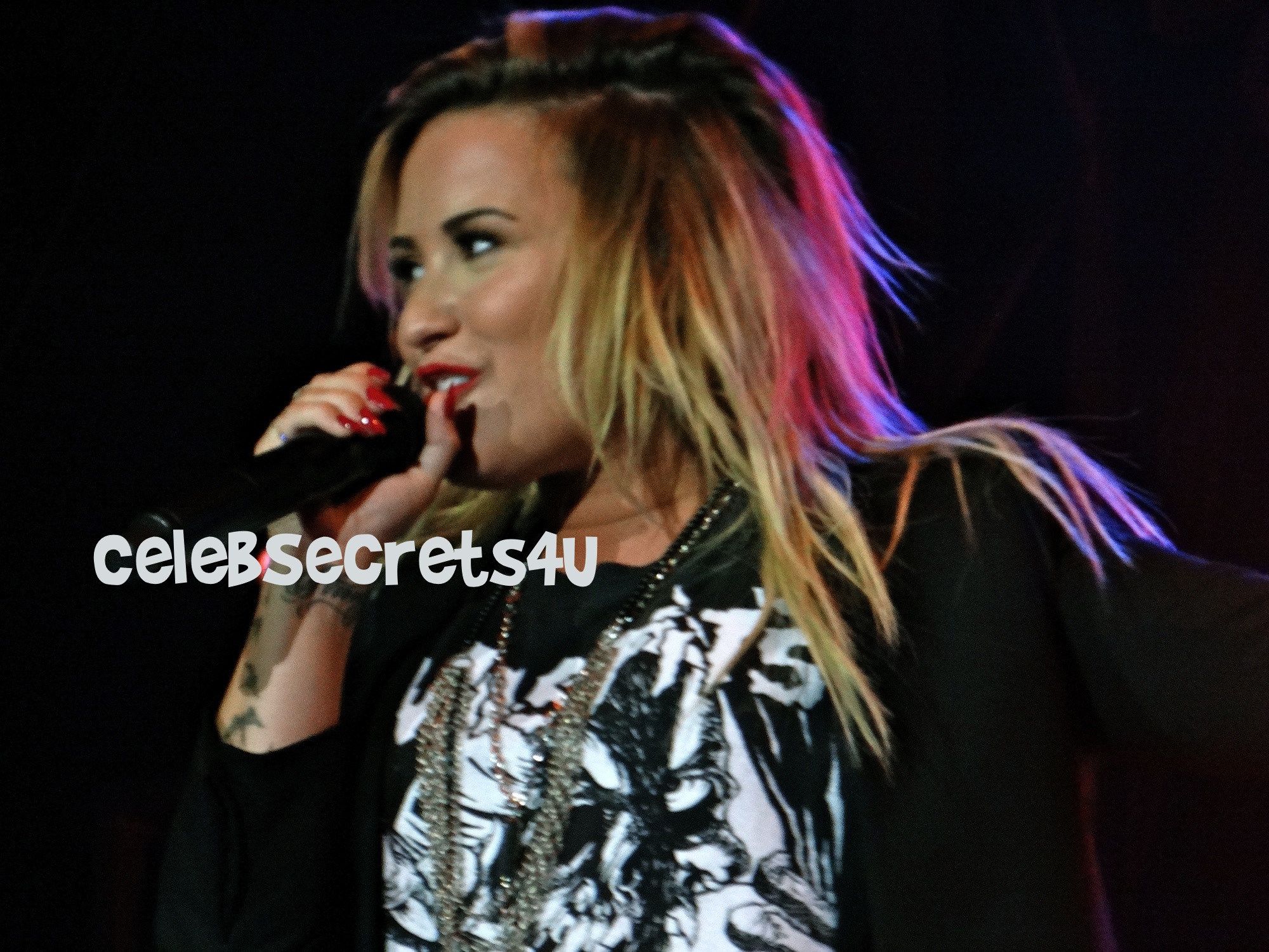Demi Lovato: LA Fair Performer! (Exclusive) @ddlovato