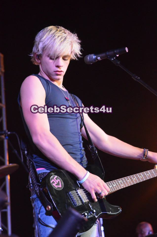 R5: 12th Annual Citadel Outlets Christmas Tree Lighting w/Jesse McCartney & Bonnie McKee