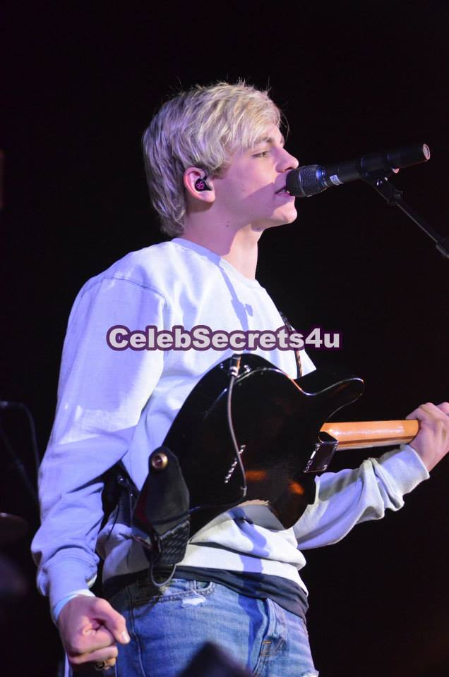 R5: 12th Annual Citadel Outlets Christmas Tree Lighting w/Jesse McCartney & Bonnie McKee