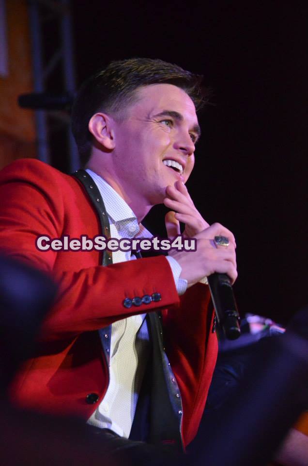 R5: 12th Annual Citadel Outlets Christmas Tree Lighting w/Jesse McCartney & Bonnie McKee