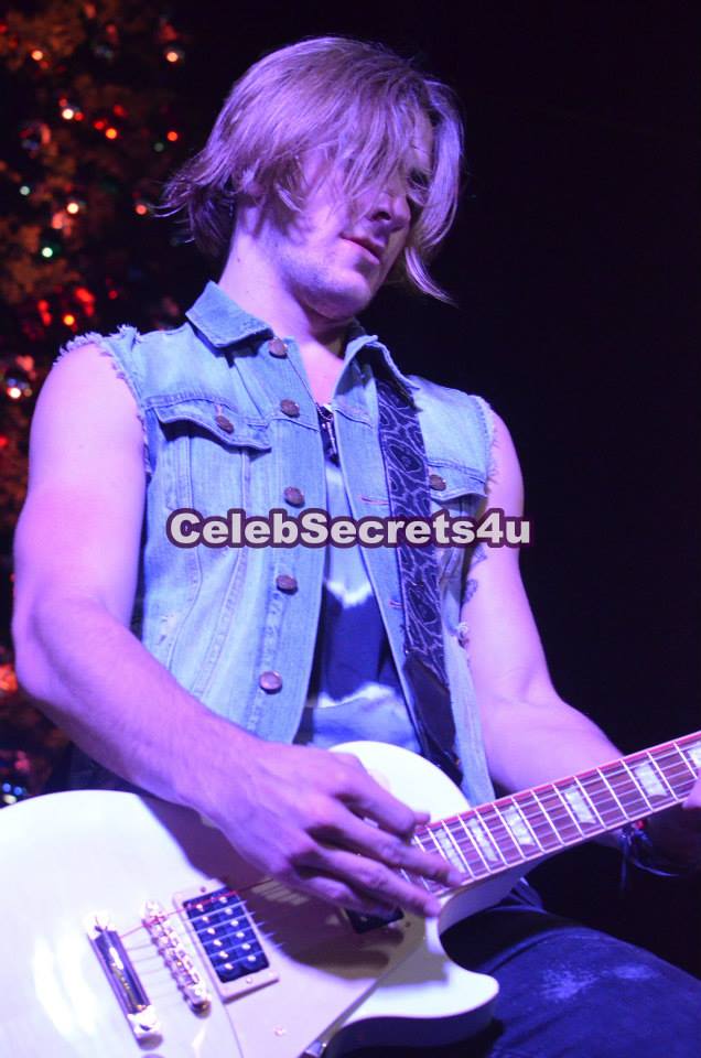 R5: 12th Annual Citadel Outlets Christmas Tree Lighting w/Jesse McCartney & Bonnie McKee