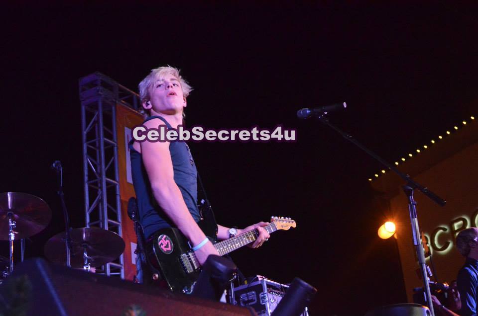 R5: 12th Annual Citadel Outlets Christmas Tree Lighting w/Jesse McCartney & Bonnie McKee