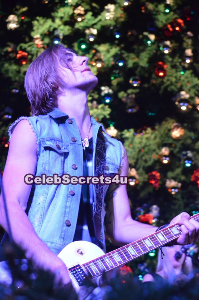 R5: 12th Annual Citadel Outlets Christmas Tree Lighting w/Jesse McCartney & Bonnie McKee