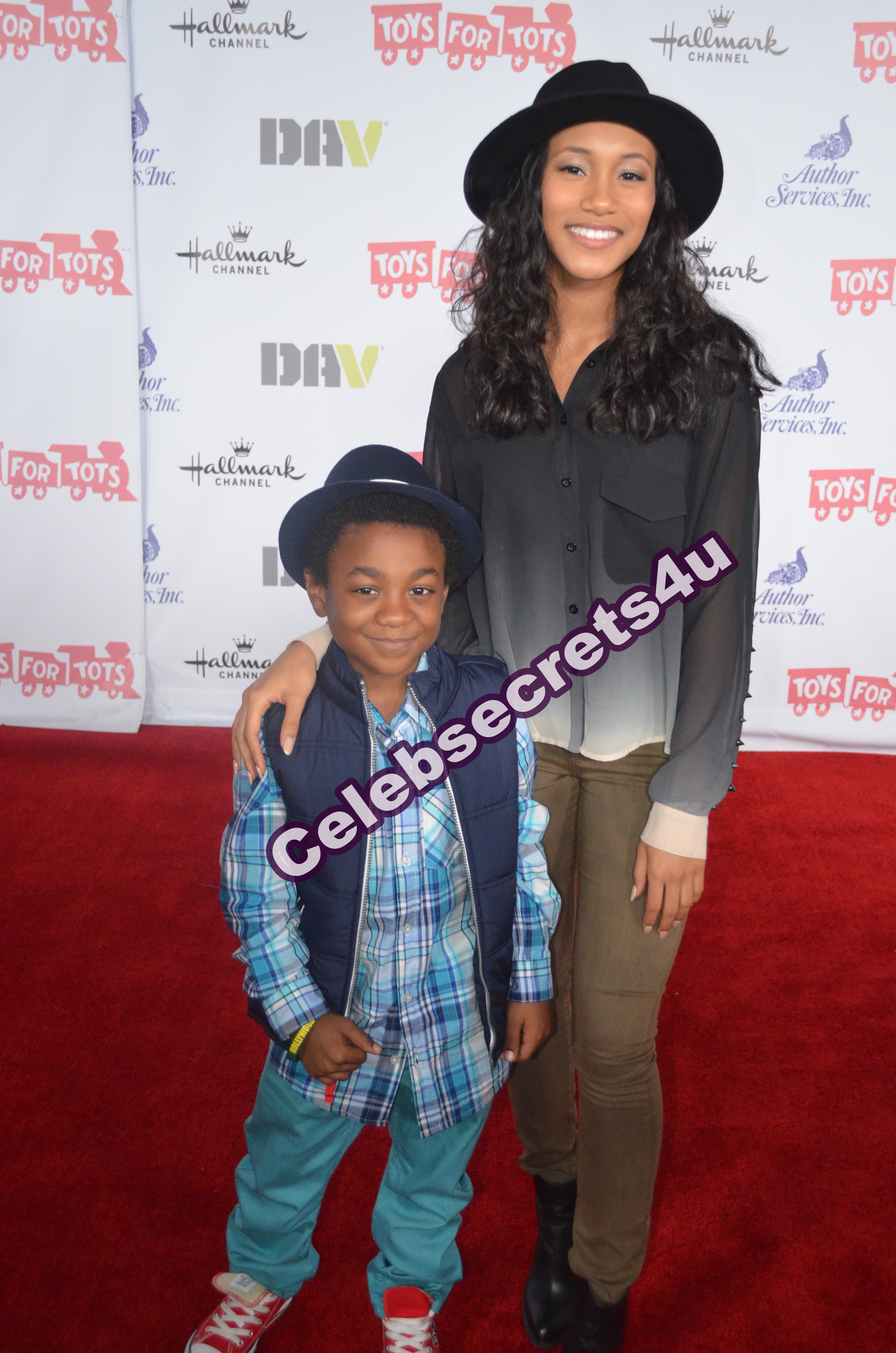 Exclusive: CelebSecrets4U Hits Up the 82nd Annual Hollywood Christmas Parade (@HlywdChristmas)