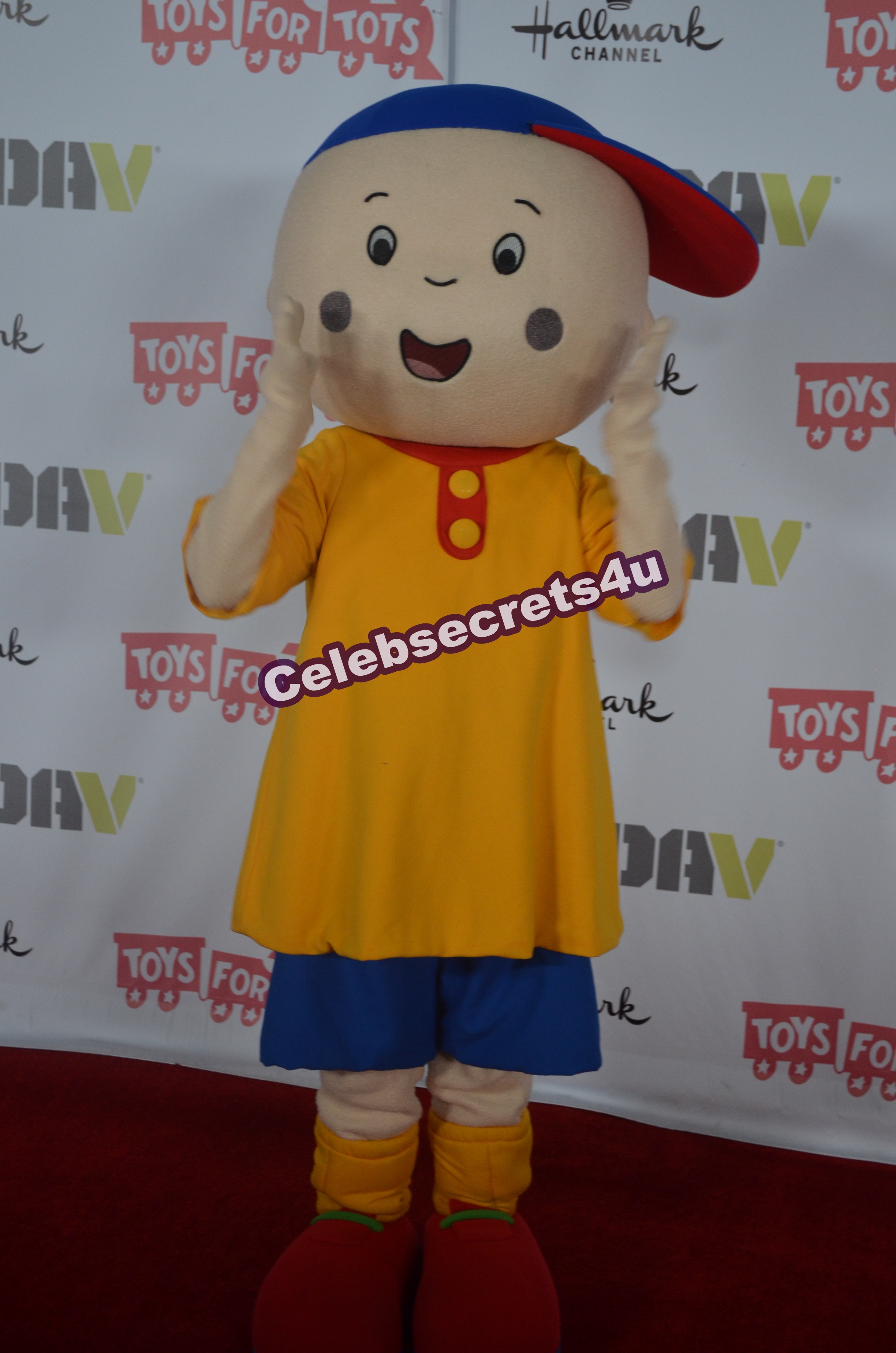 Exclusive: CelebSecrets4U Hits Up the 82nd Annual Hollywood Christmas Parade (@HlywdChristmas)