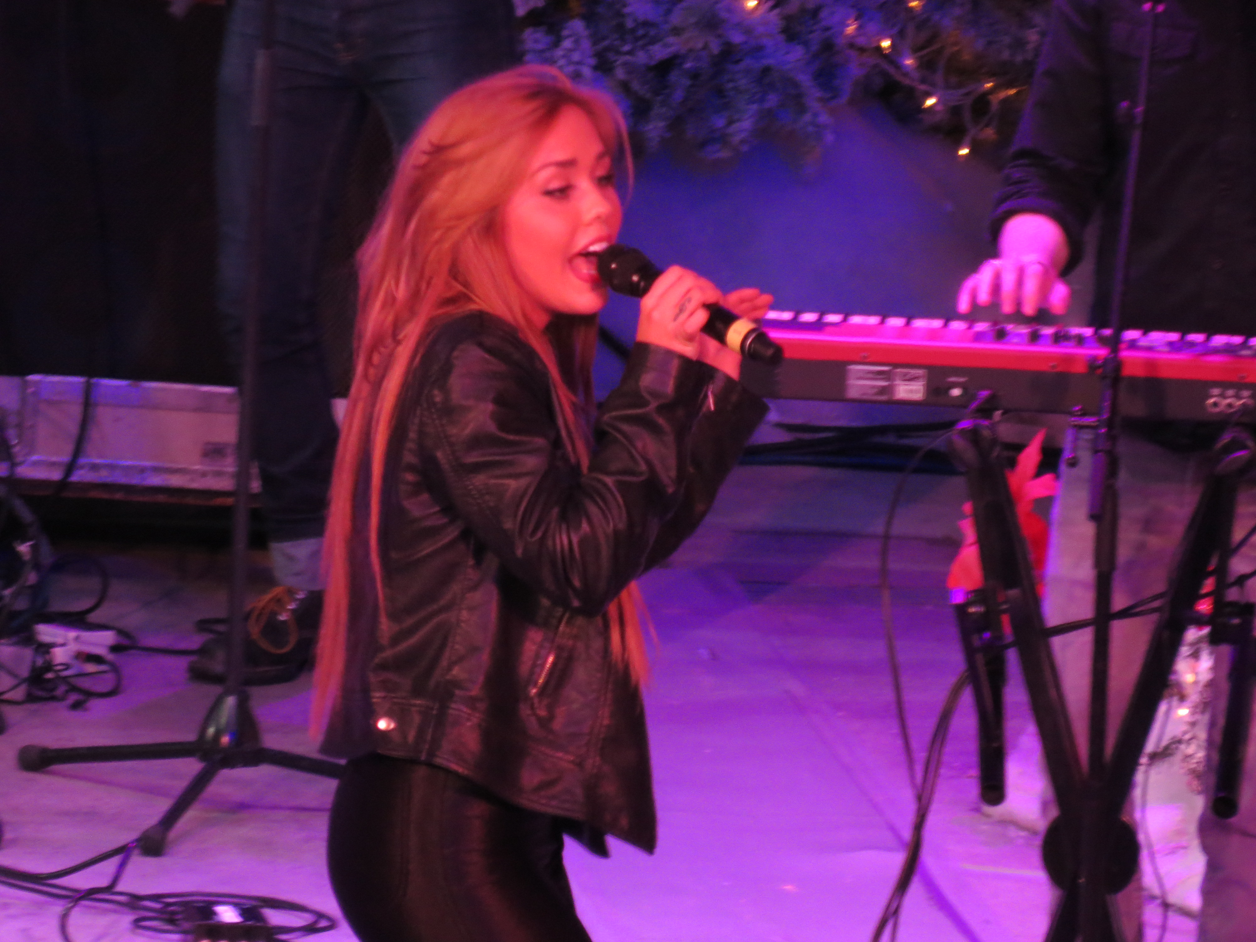 Exclusive: CelebSecrets4U Attends the ‘Rock The Red Kettle’ Concert! (@SalvationArmyUS)