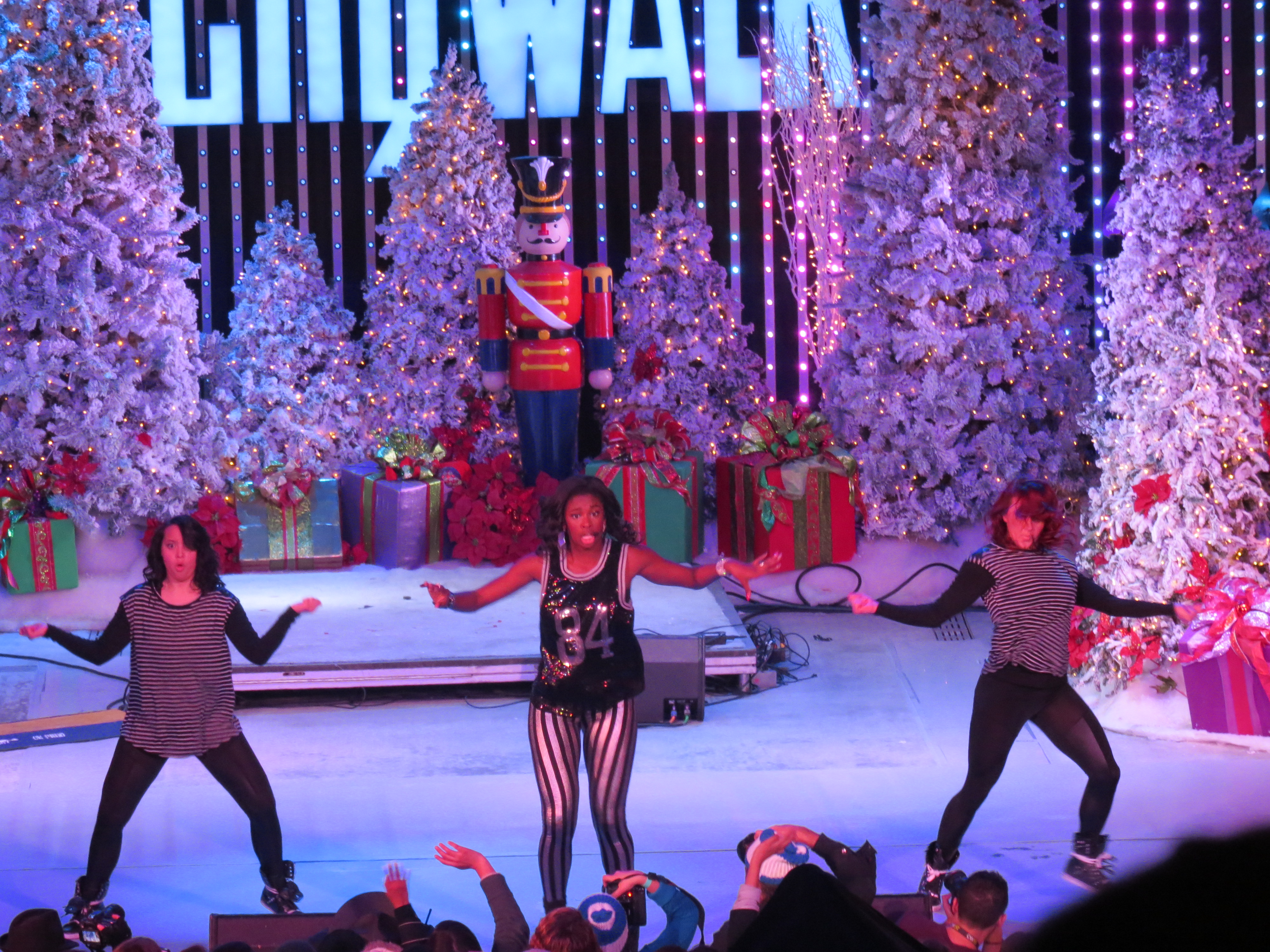 Exclusive: CelebSecrets4U Attends the ‘Rock The Red Kettle’ Concert! (@SalvationArmyUS)