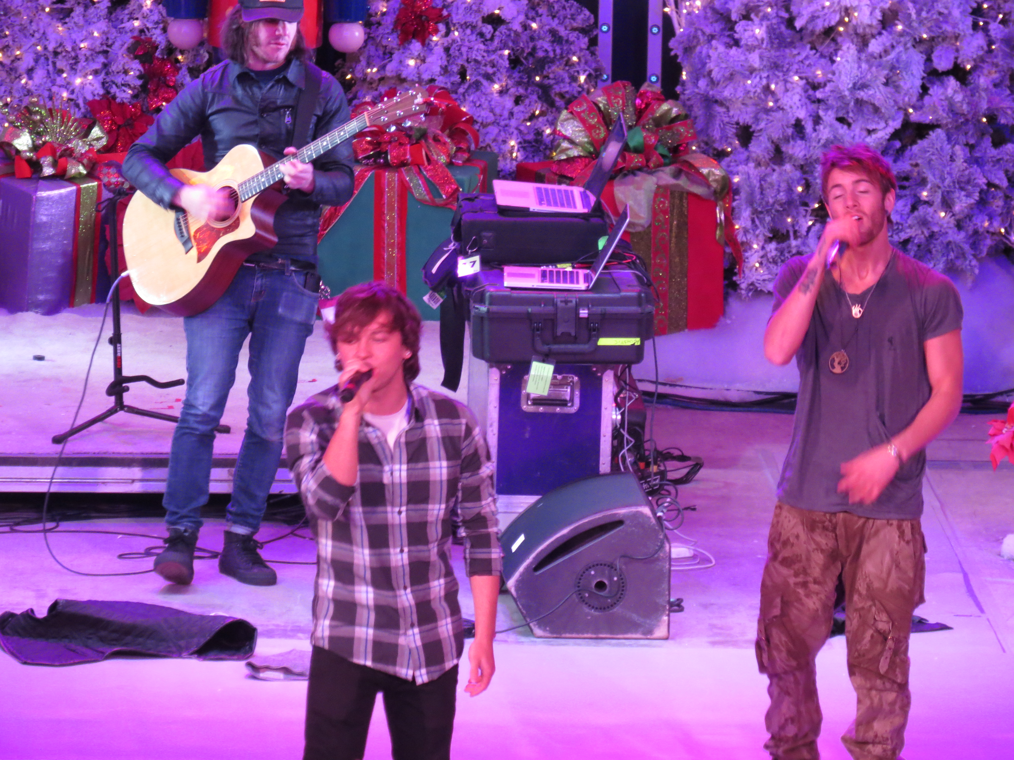 Exclusive: CelebSecrets4U Attends the ‘Rock The Red Kettle’ Concert! (@SalvationArmyUS)
