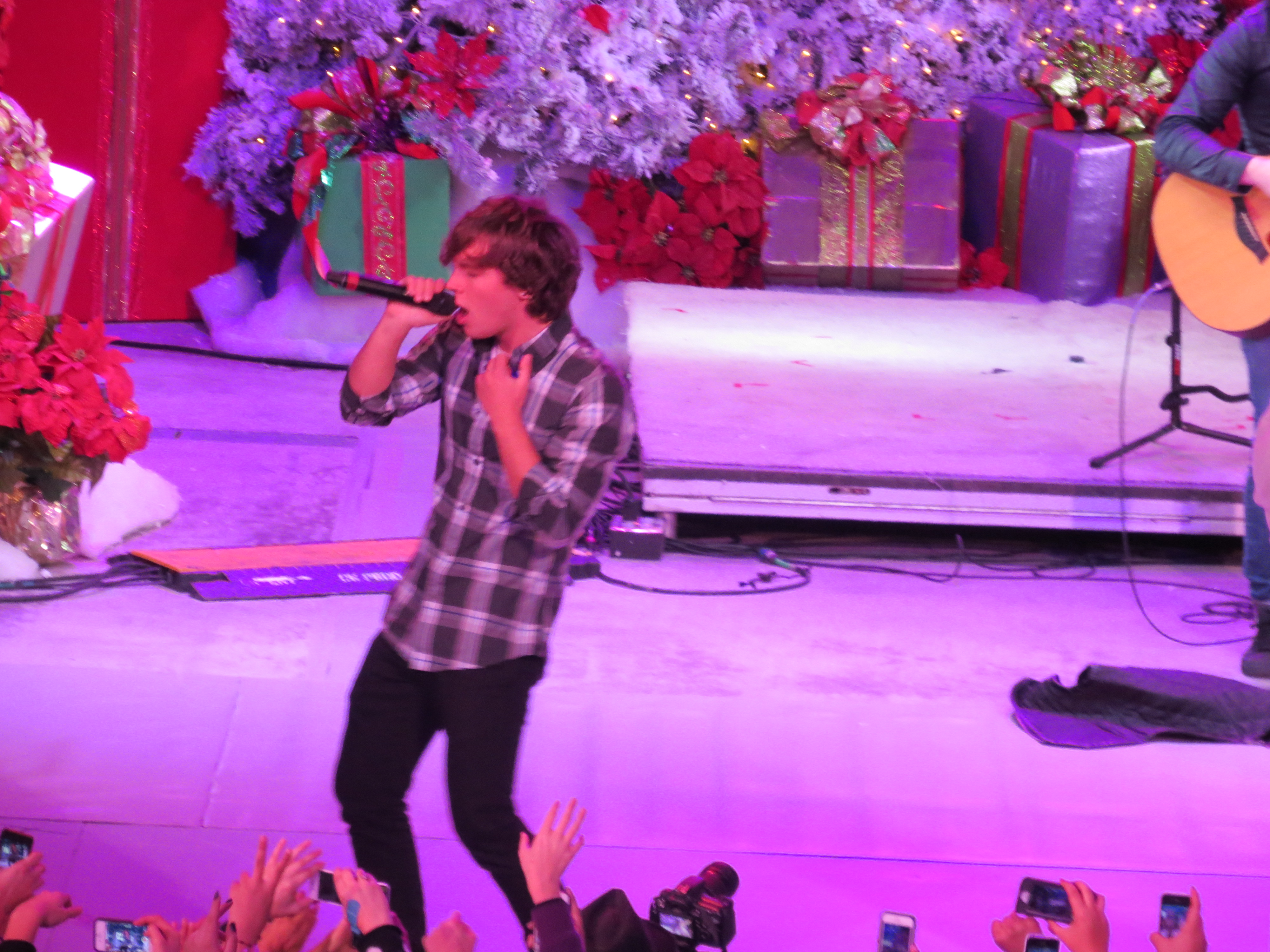 Exclusive: CelebSecrets4U Attends the ‘Rock The Red Kettle’ Concert! (@SalvationArmyUS)