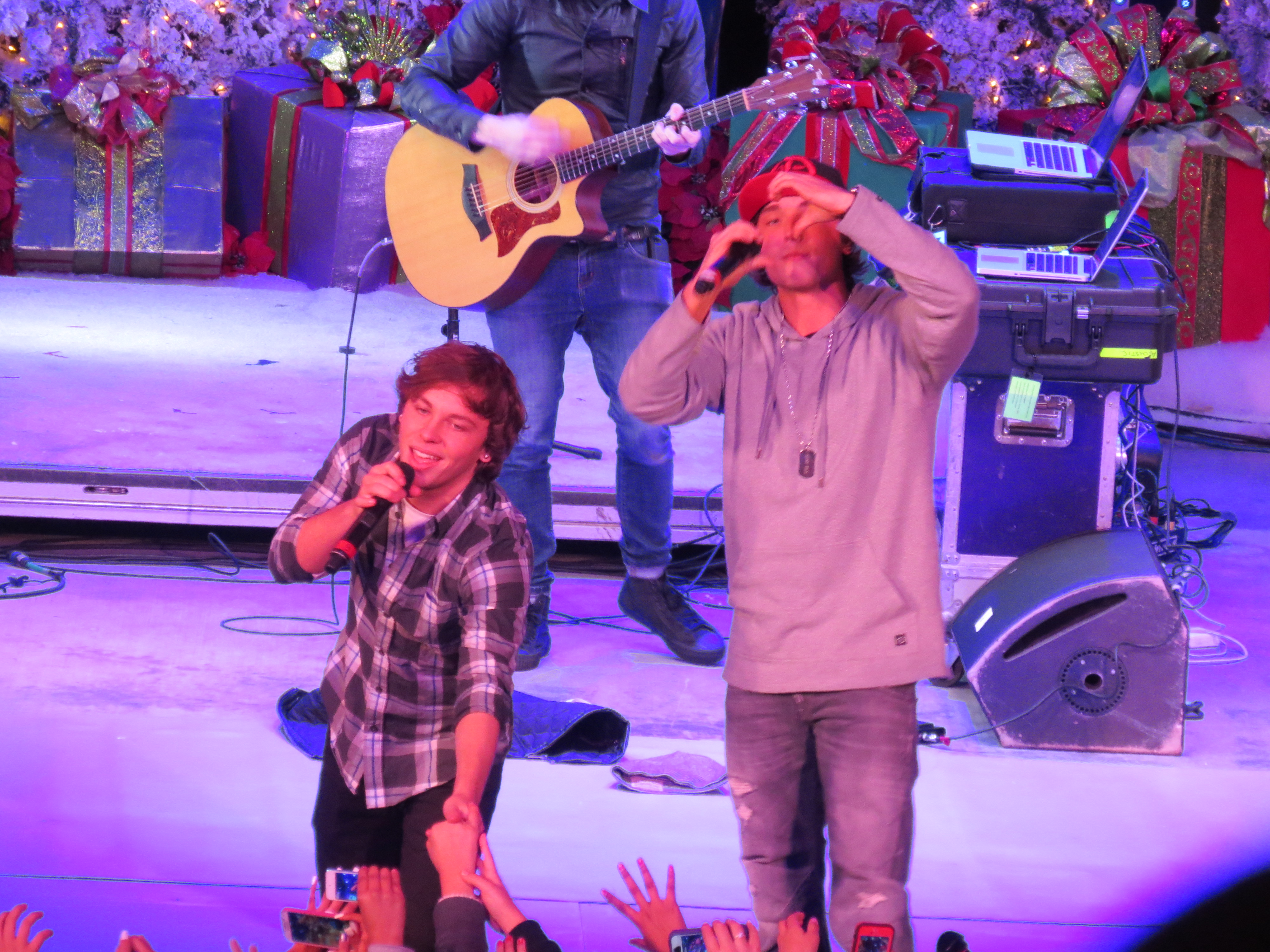 Exclusive: CelebSecrets4U Attends the ‘Rock The Red Kettle’ Concert! (@SalvationArmyUS)