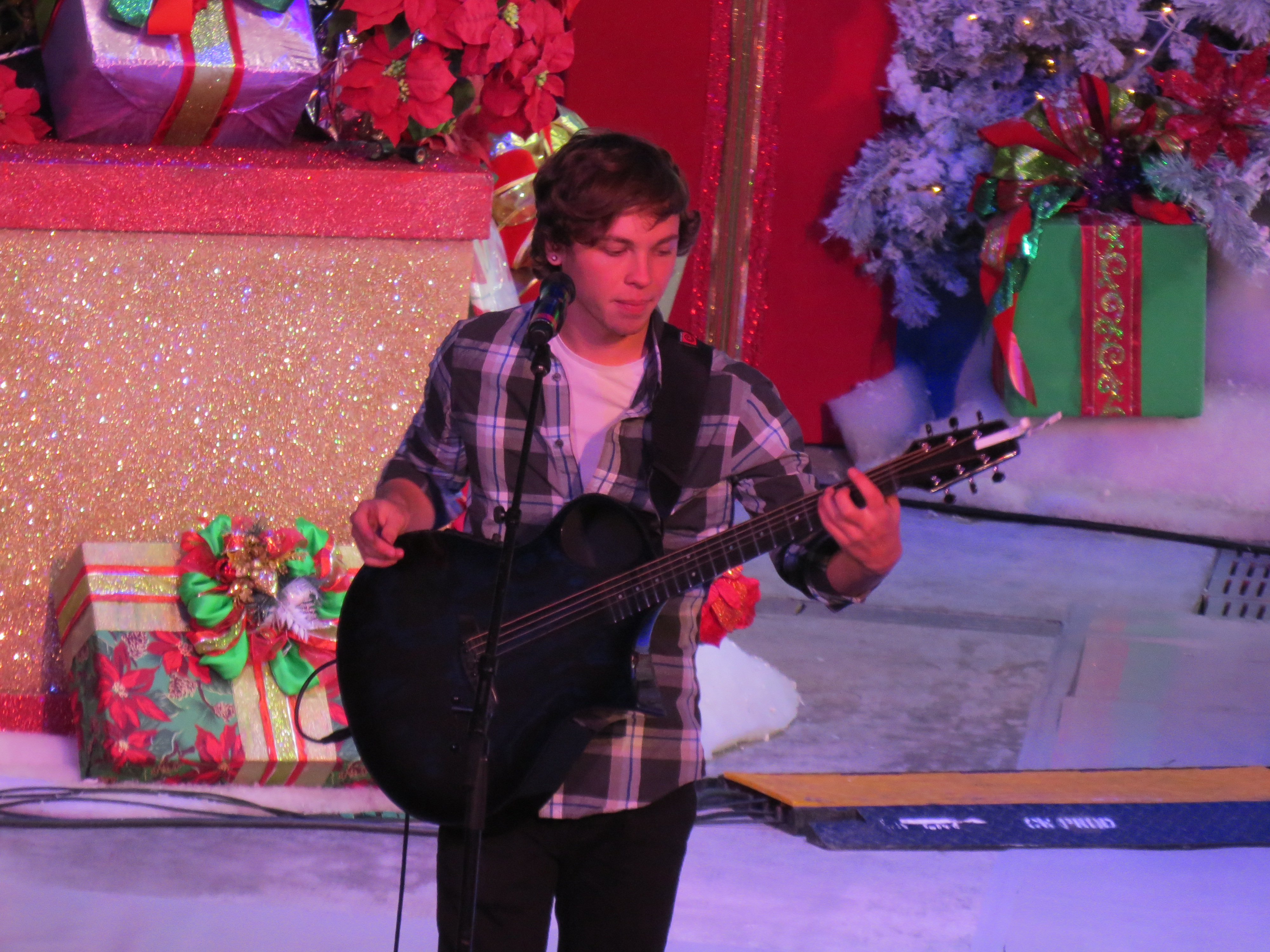 Exclusive: CelebSecrets4U Attends the ‘Rock The Red Kettle’ Concert! (@SalvationArmyUS)