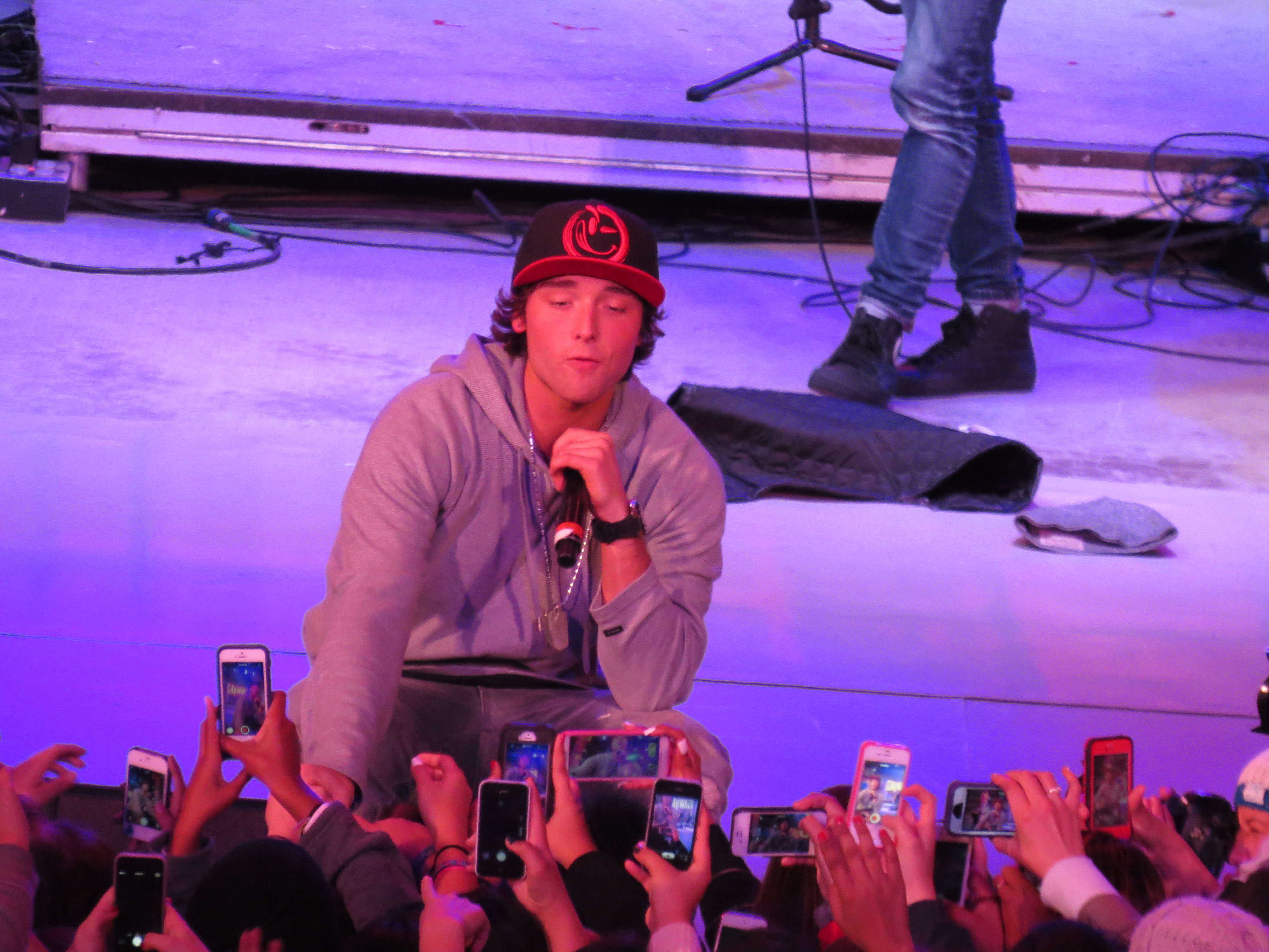 Exclusive: CelebSecrets4U Attends the ‘Rock The Red Kettle’ Concert! (@SalvationArmyUS)