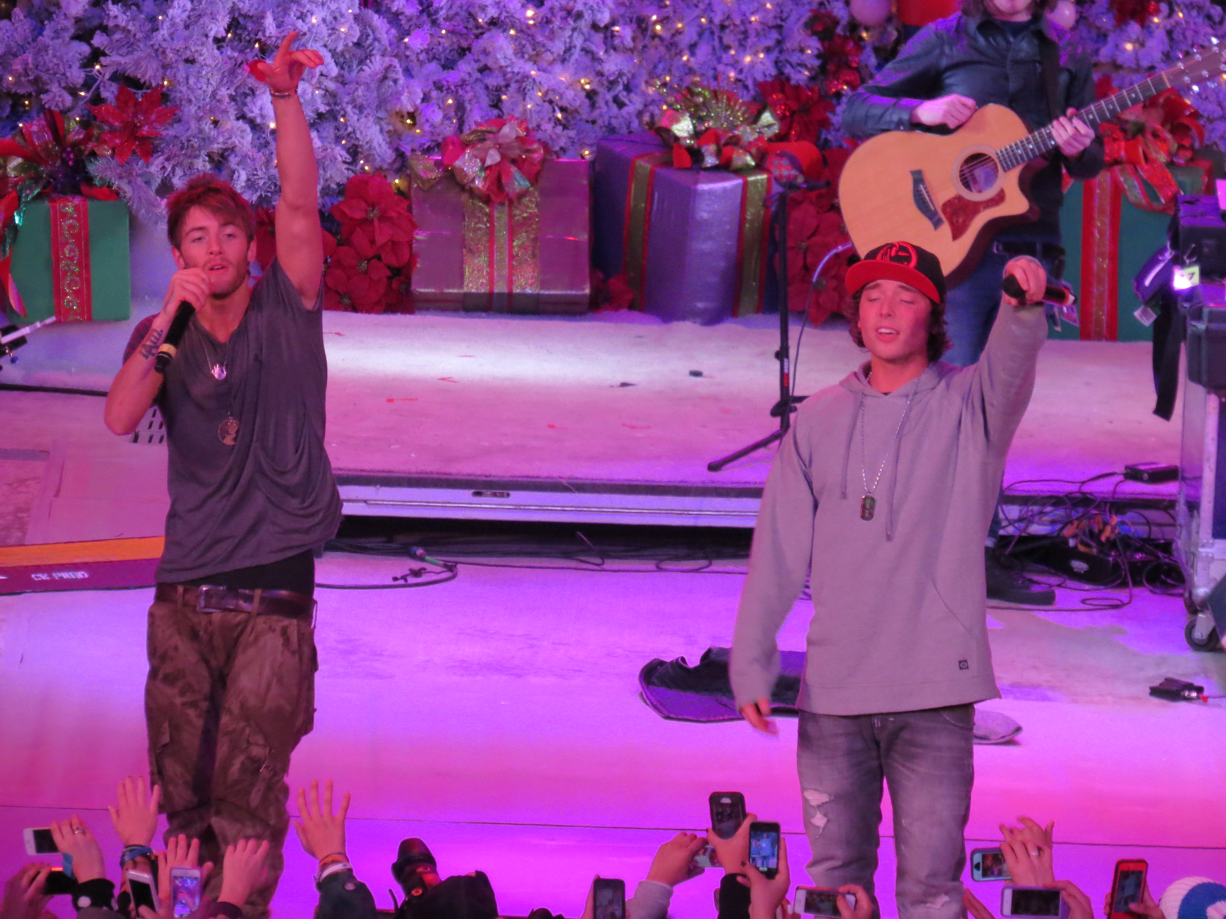 Exclusive: CelebSecrets4U Attends the ‘Rock The Red Kettle’ Concert! (@SalvationArmyUS)