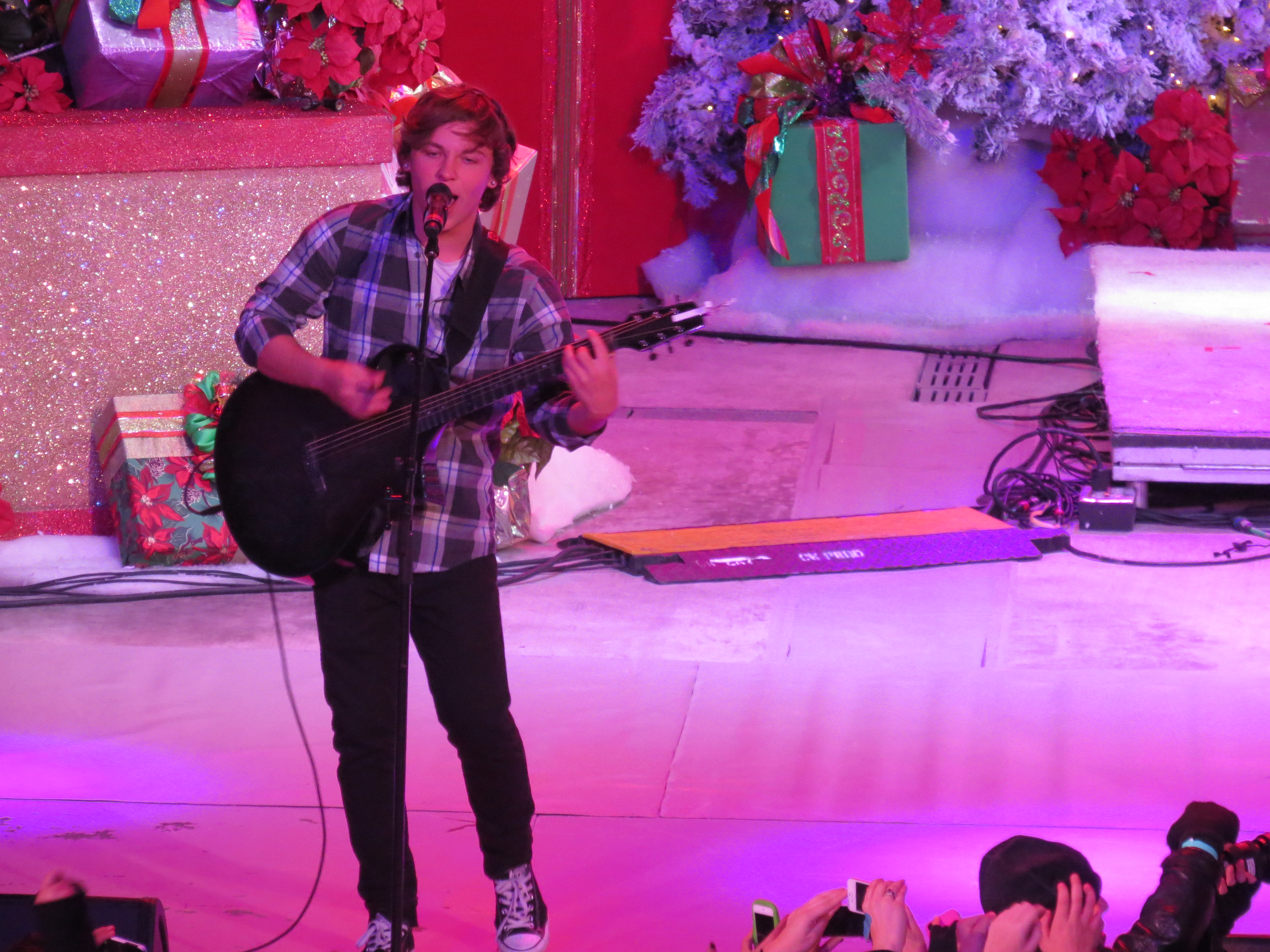 Exclusive: CelebSecrets4U Attends the ‘Rock The Red Kettle’ Concert! (@SalvationArmyUS)