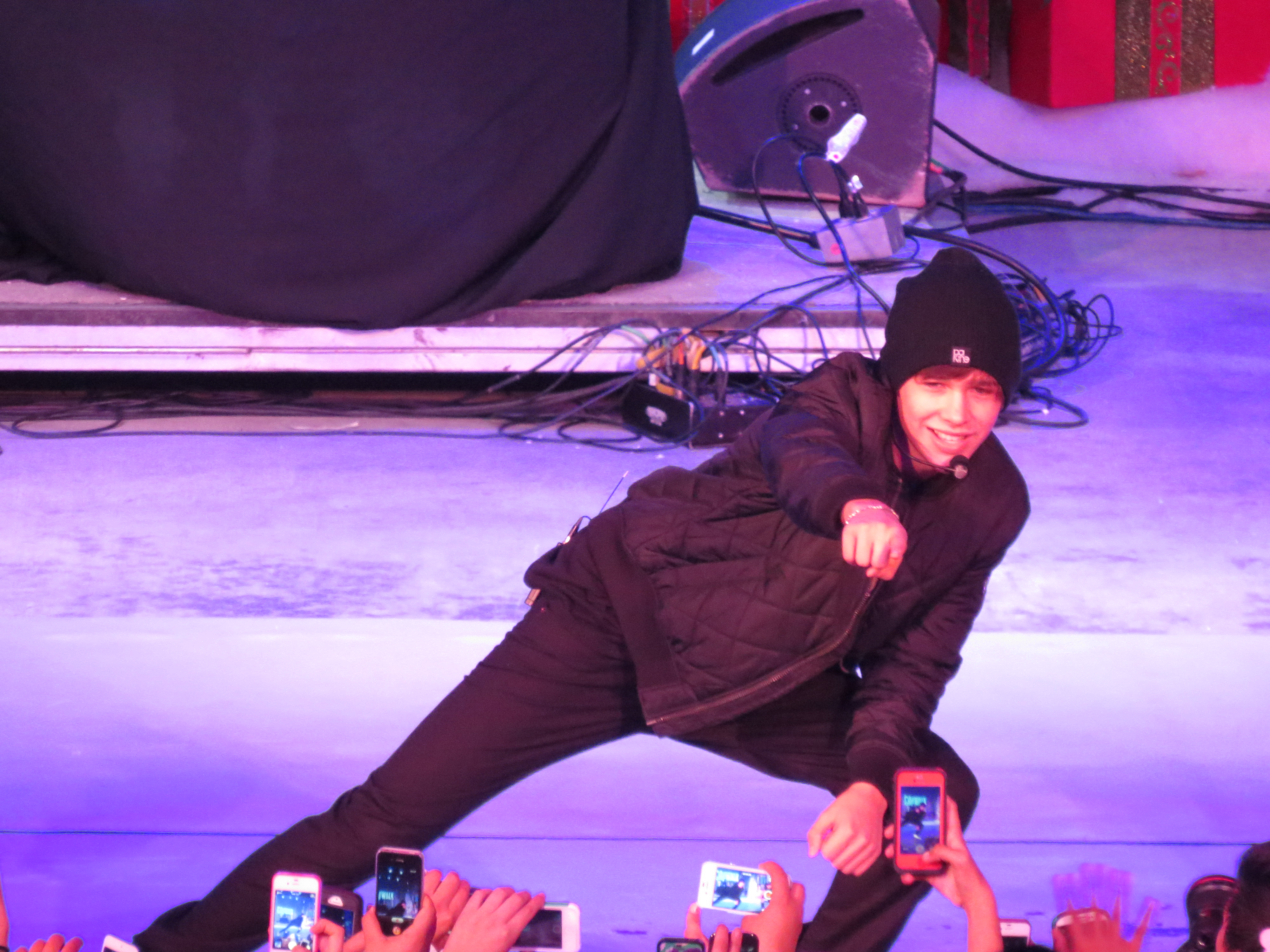 Exclusive: CelebSecrets4U Attends the ‘Rock The Red Kettle’ Concert! (@SalvationArmyUS)