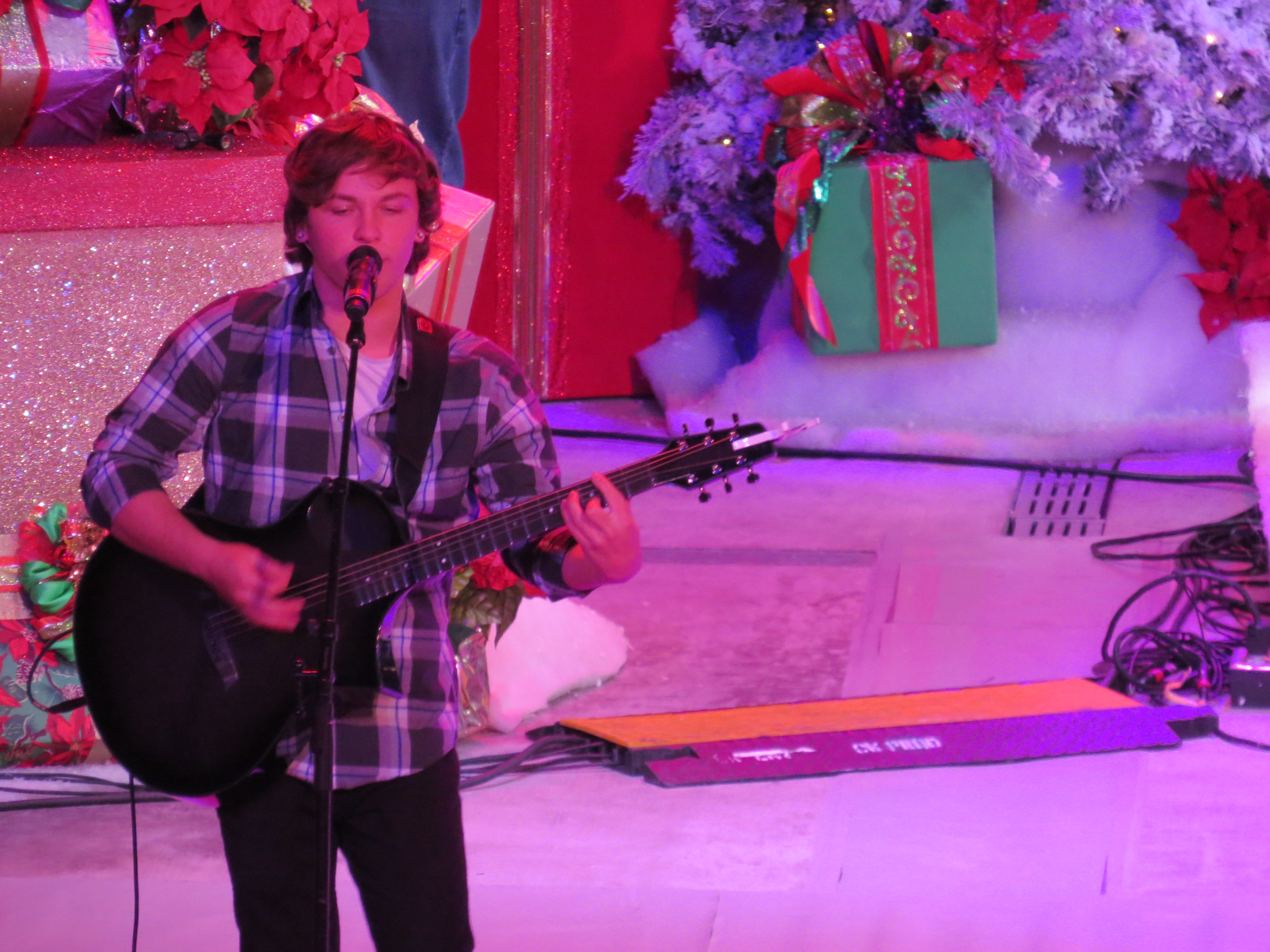 Exclusive: CelebSecrets4U Attends the ‘Rock The Red Kettle’ Concert! (@SalvationArmyUS)