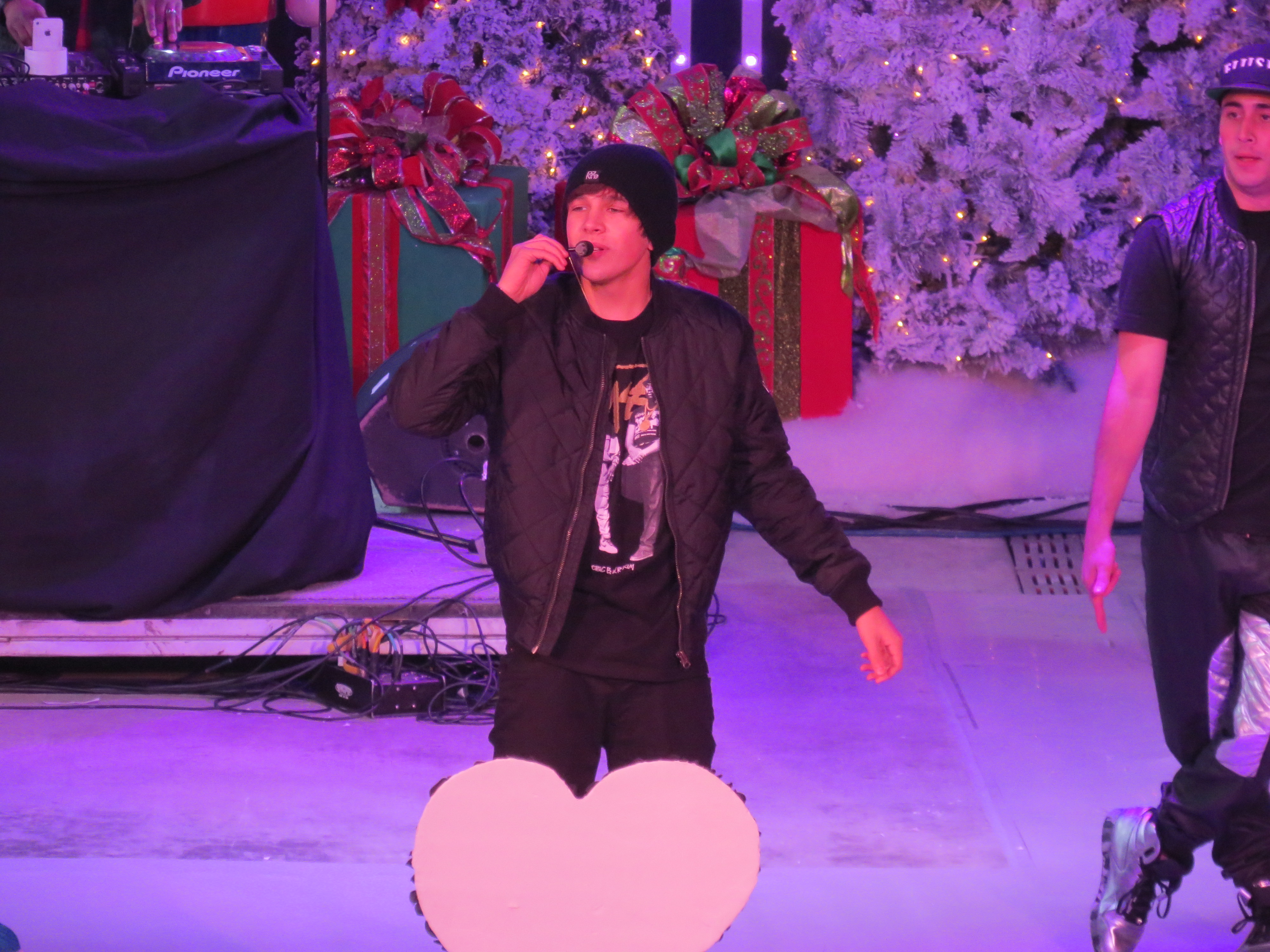 Exclusive: CelebSecrets4U Attends the ‘Rock The Red Kettle’ Concert! (@SalvationArmyUS)