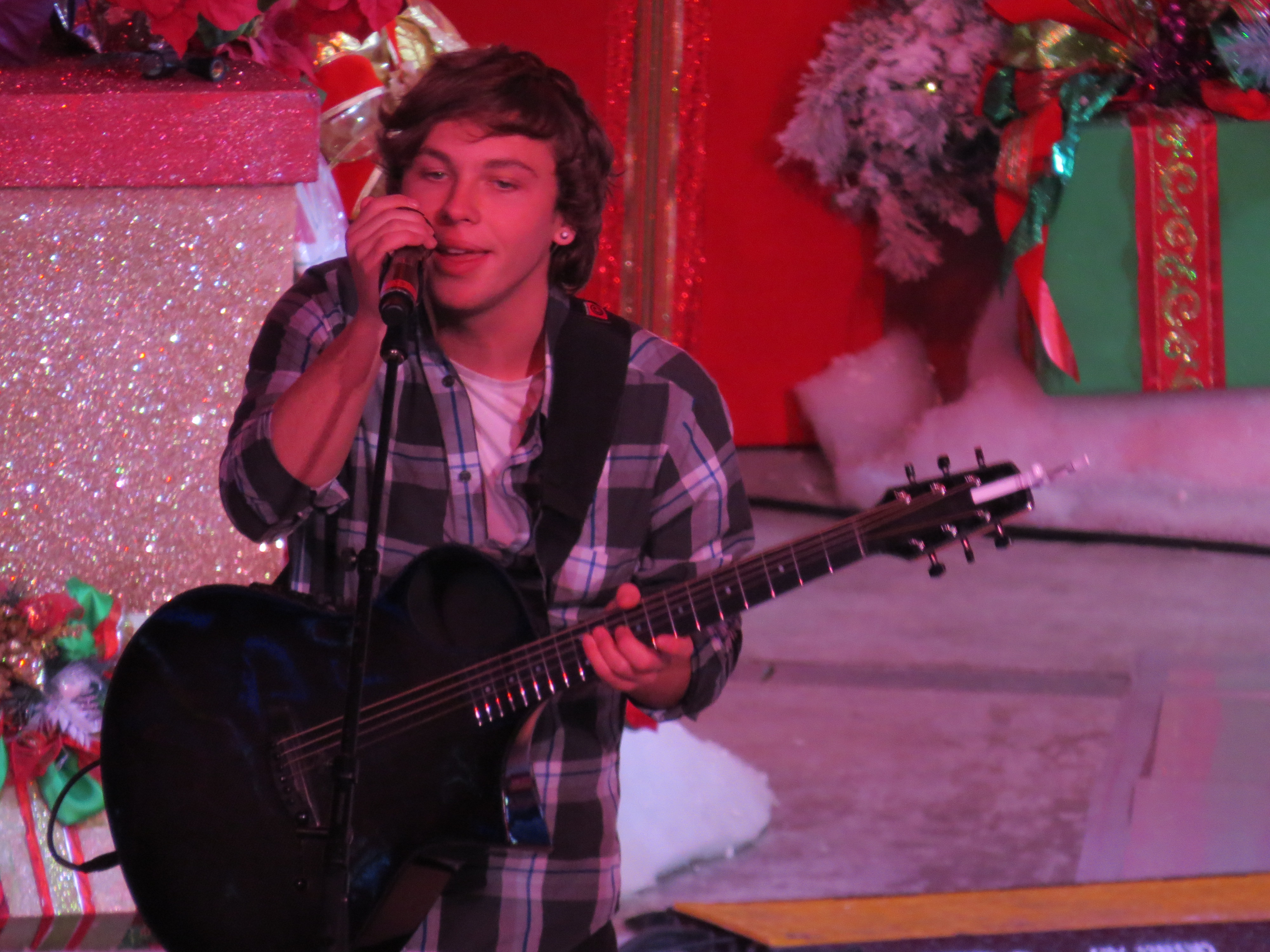 Exclusive: CelebSecrets4U Attends the ‘Rock The Red Kettle’ Concert! (@SalvationArmyUS)