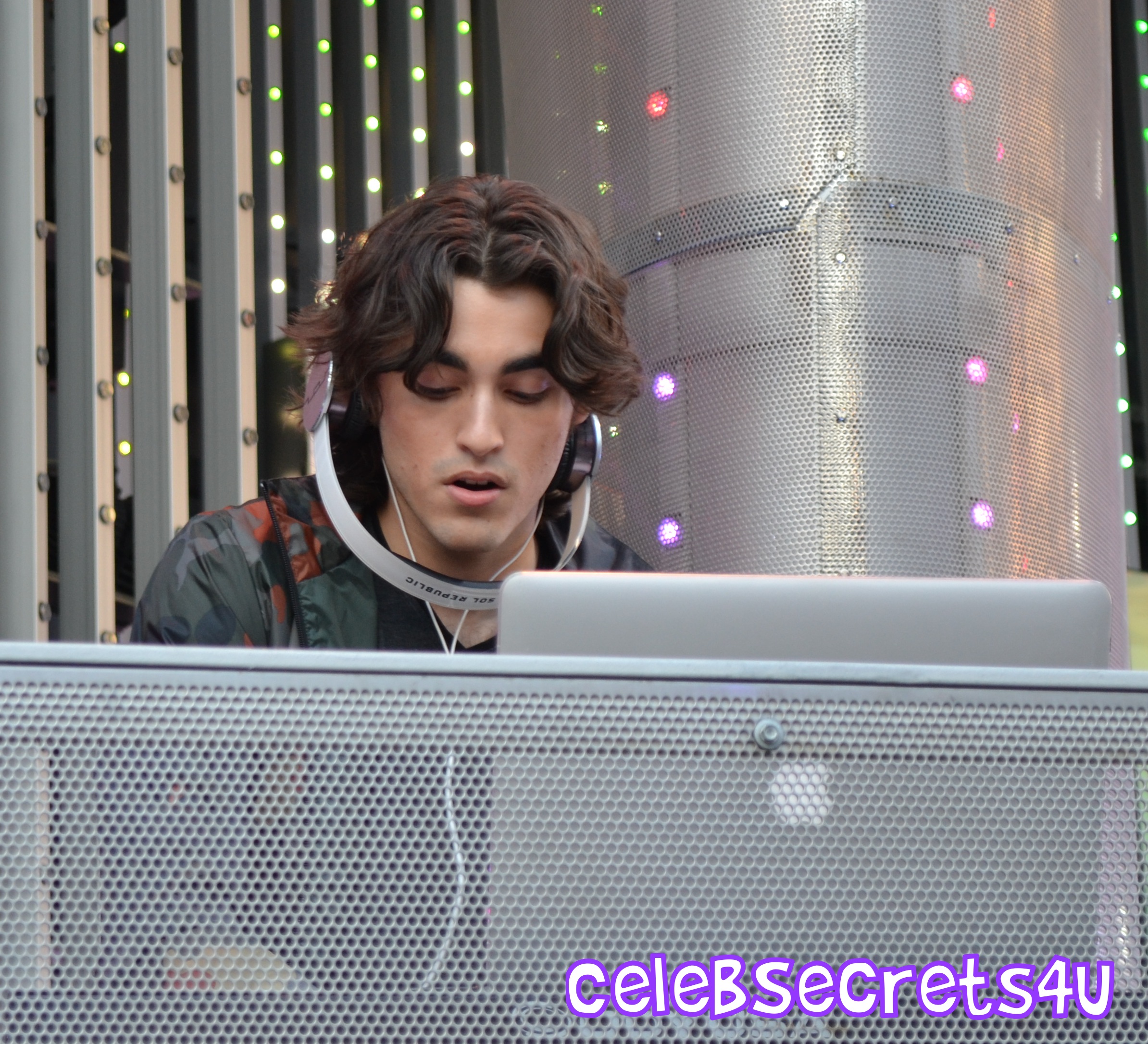 Icona Pop: Universal CityWalk Performance (@IconaPop @CityWalkLA)