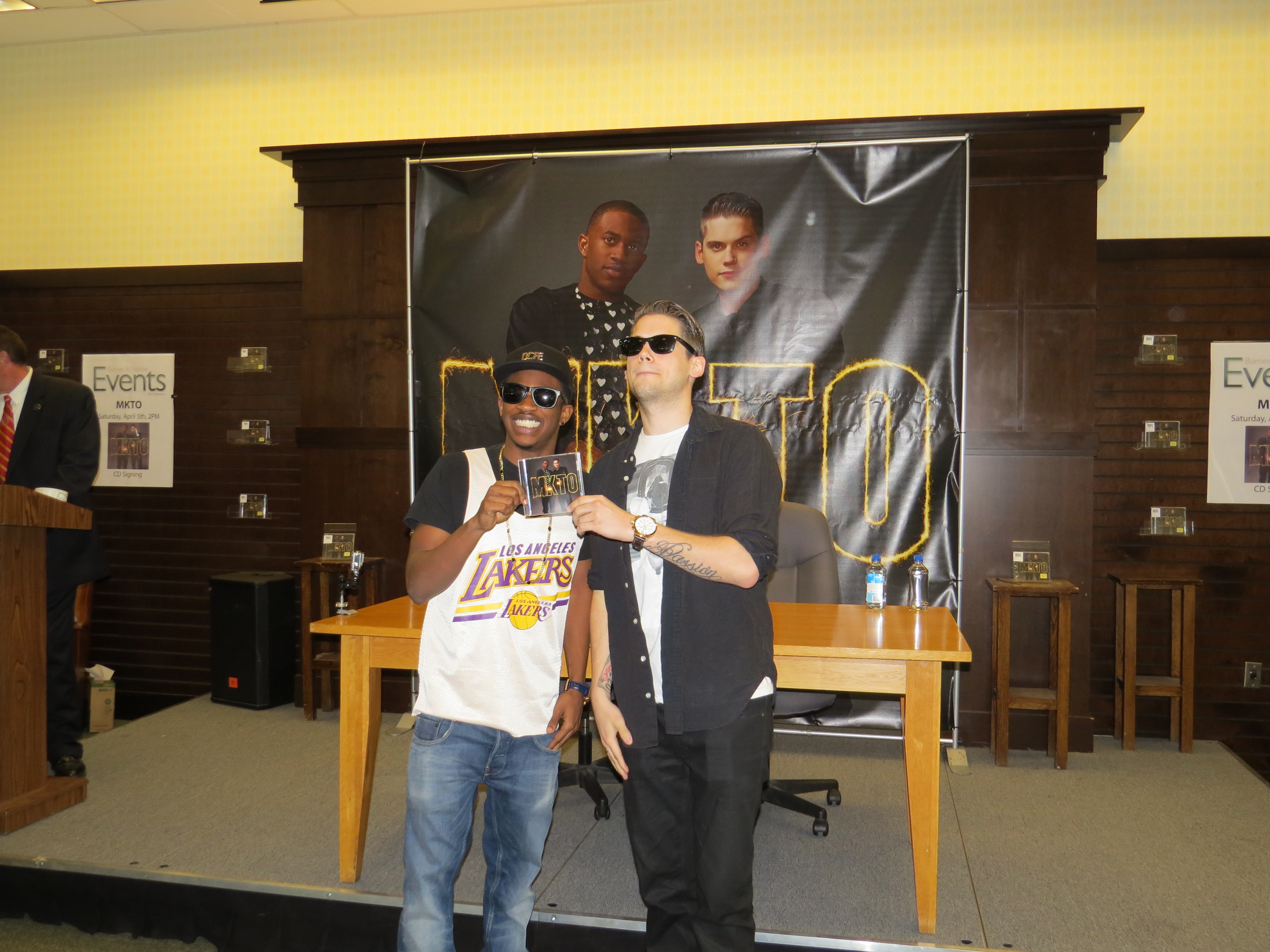 MKTO: Barnes and Noble Signing at The Grove! (@WeAreMKTO @FollowOller @therealmalcolm)