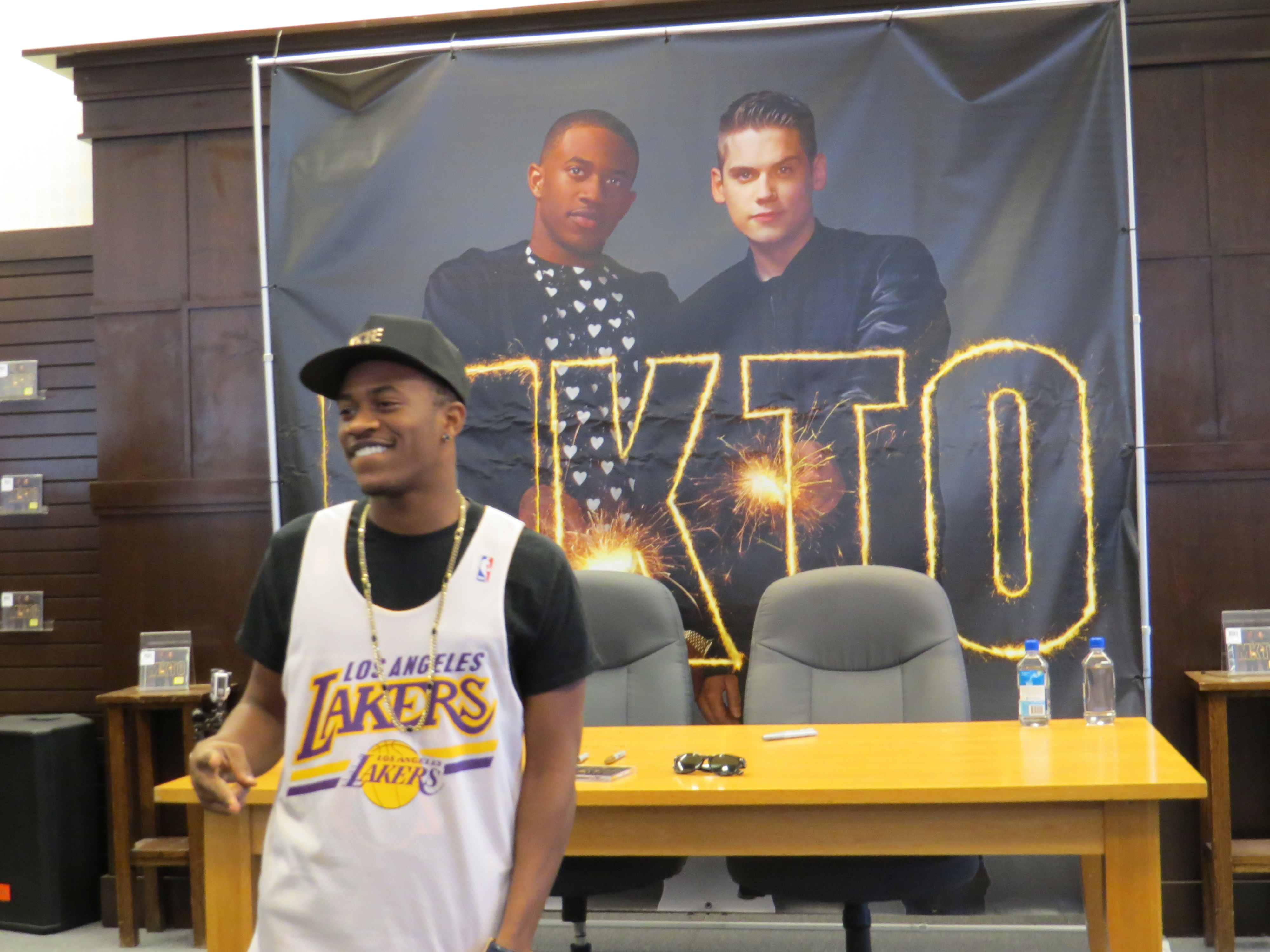 MKTO: Barnes and Noble Signing at The Grove! (@WeAreMKTO @FollowOller @therealmalcolm)