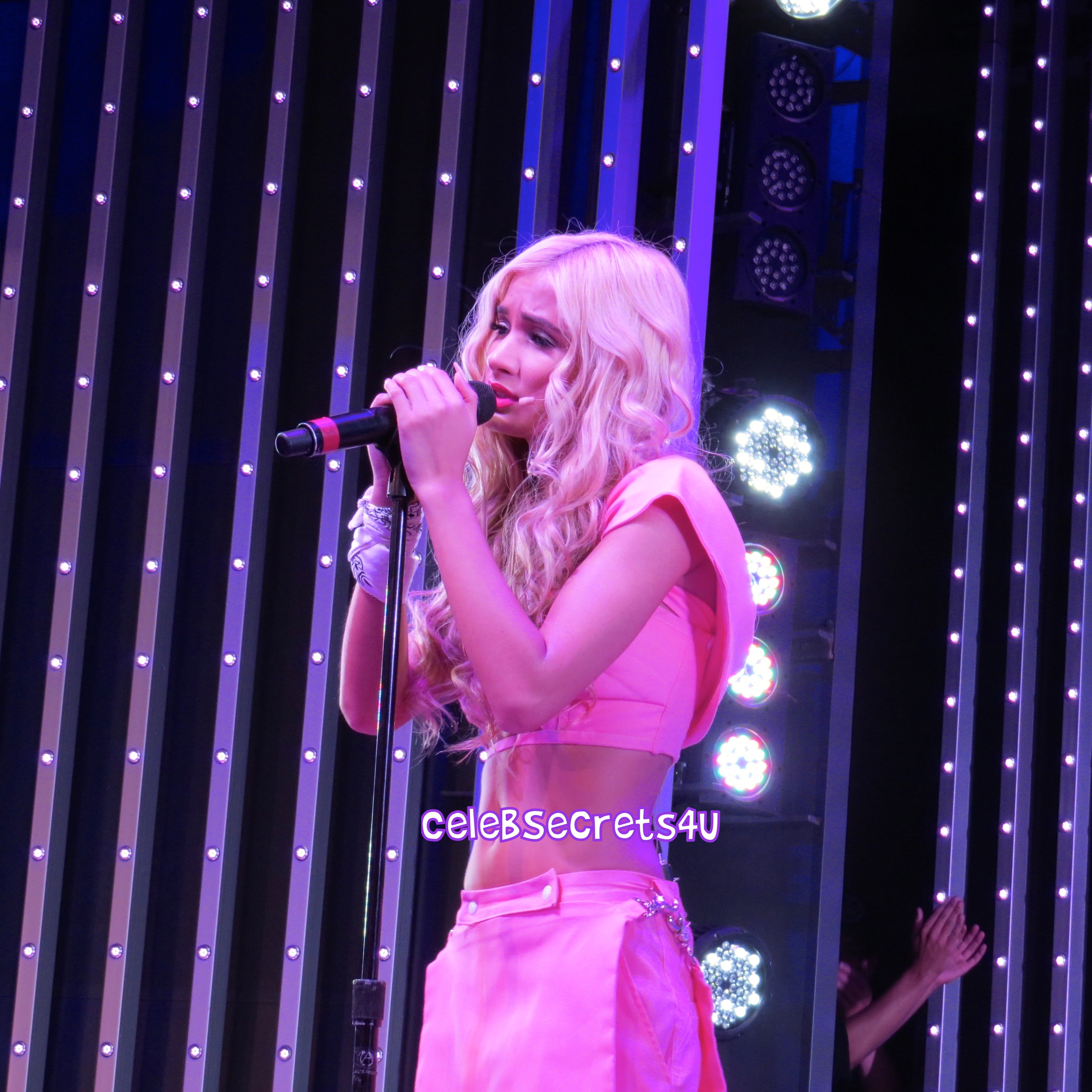 Exclusive: CelebSecrets4U Attends Dev and Pia Mia Concert! (@devishot @princesspiamia)