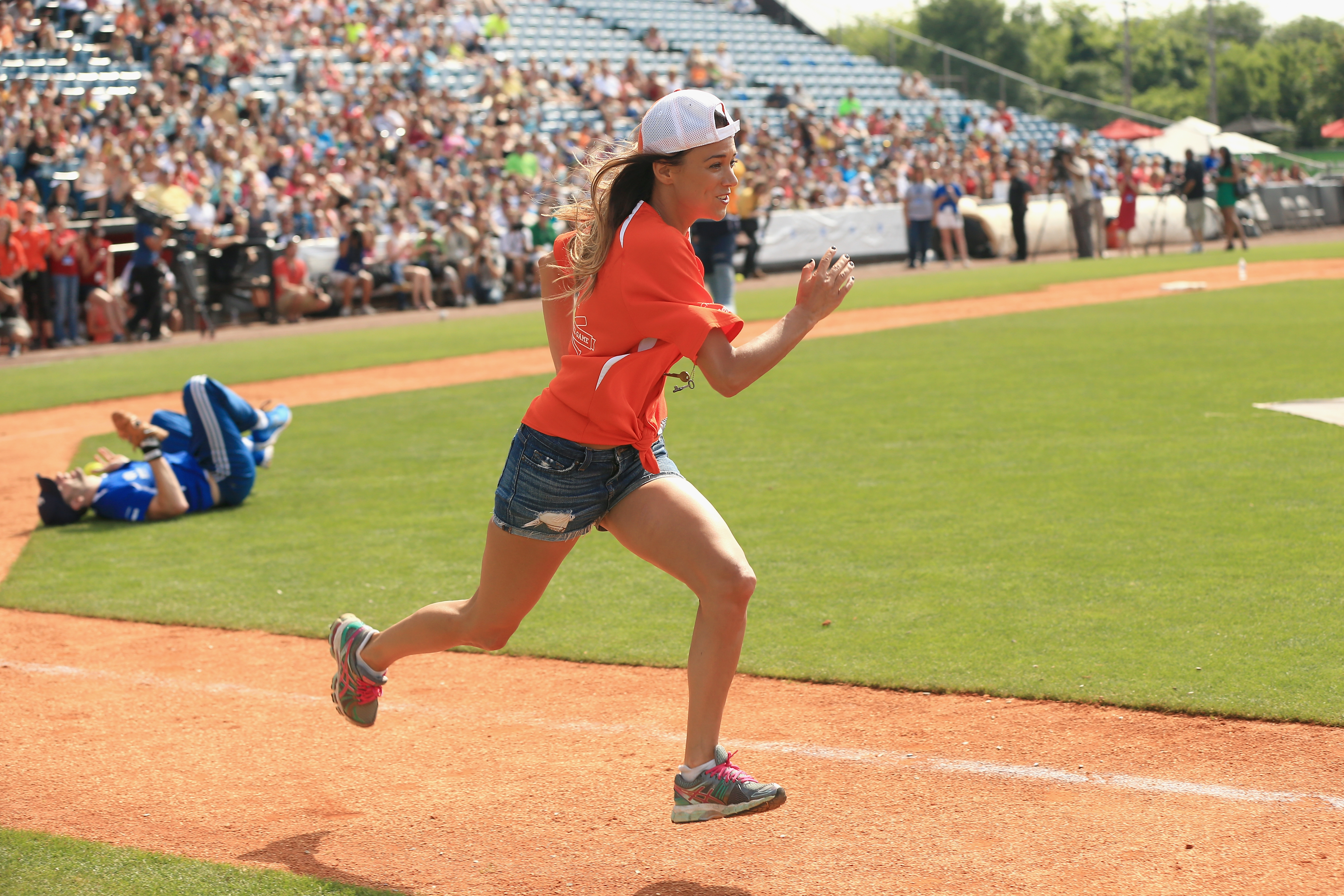 Florida Georgia Line, Danielle Bradbery, Jamie Lynn Spears & More Play Softball at CMA Fest