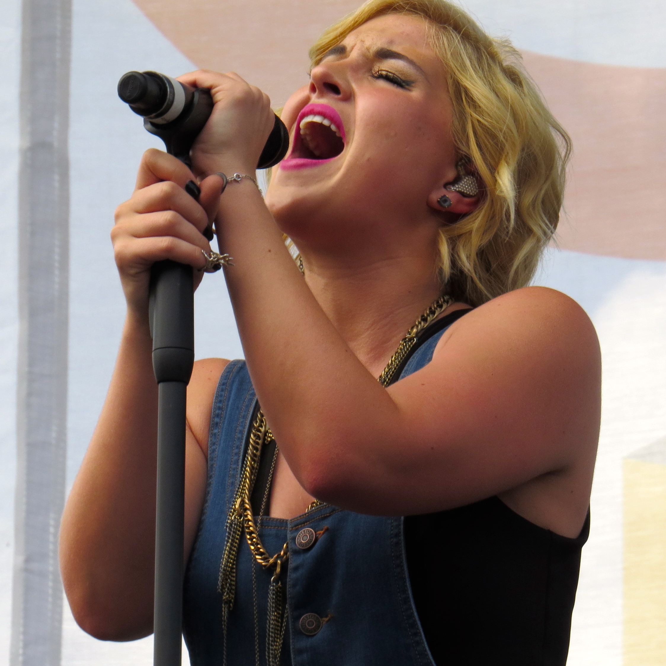 Maggie Rose: Chevrolet Riverfront Stage at CMA Fest! (@IAmMaggieRose)
