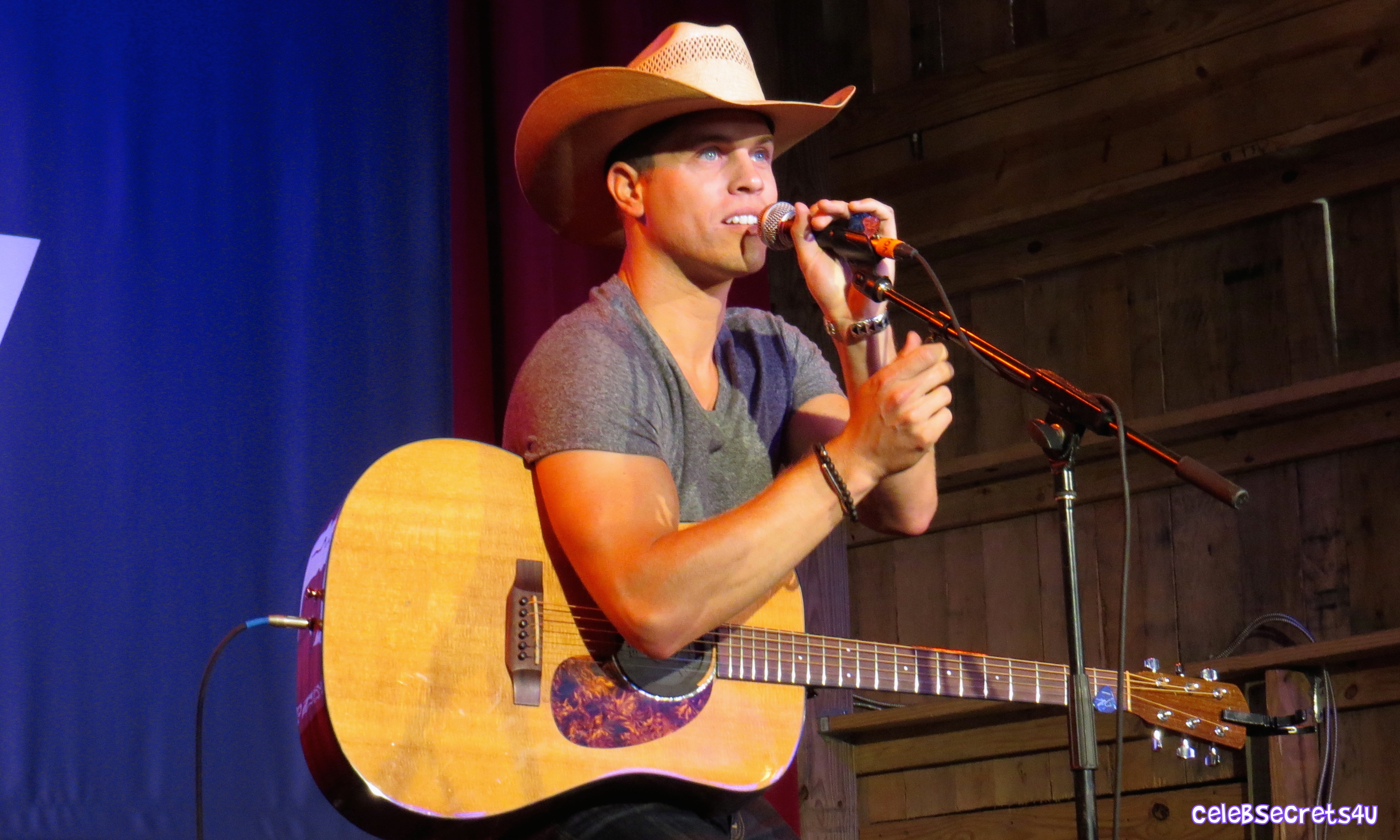 Dustin Lynch Performs at the HGTV Lodge During CMA Fest – See the Pics! (@DustinLynch)