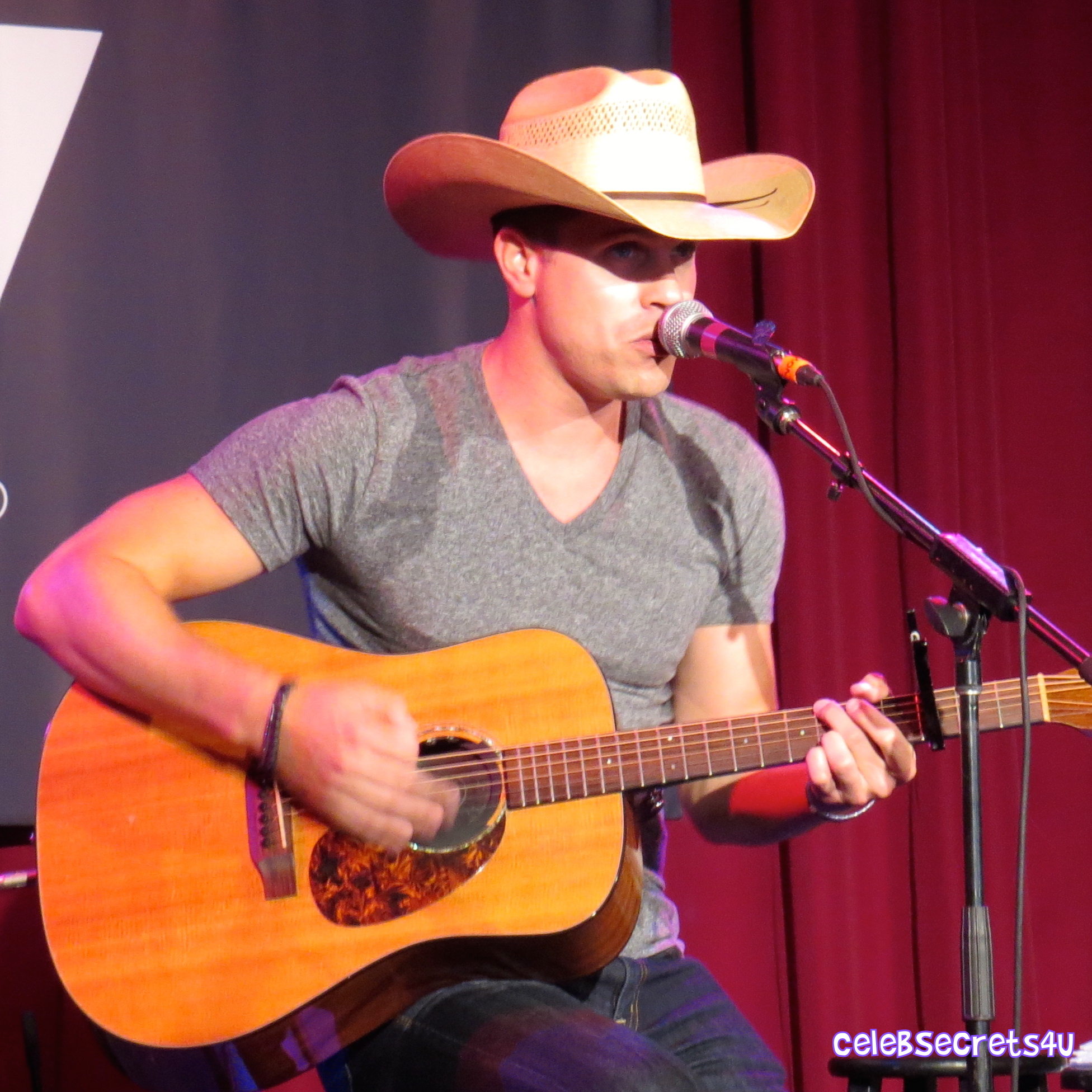 Dustin Lynch Performs at the HGTV Lodge During CMA Fest – See the Pics! (@DustinLynch)