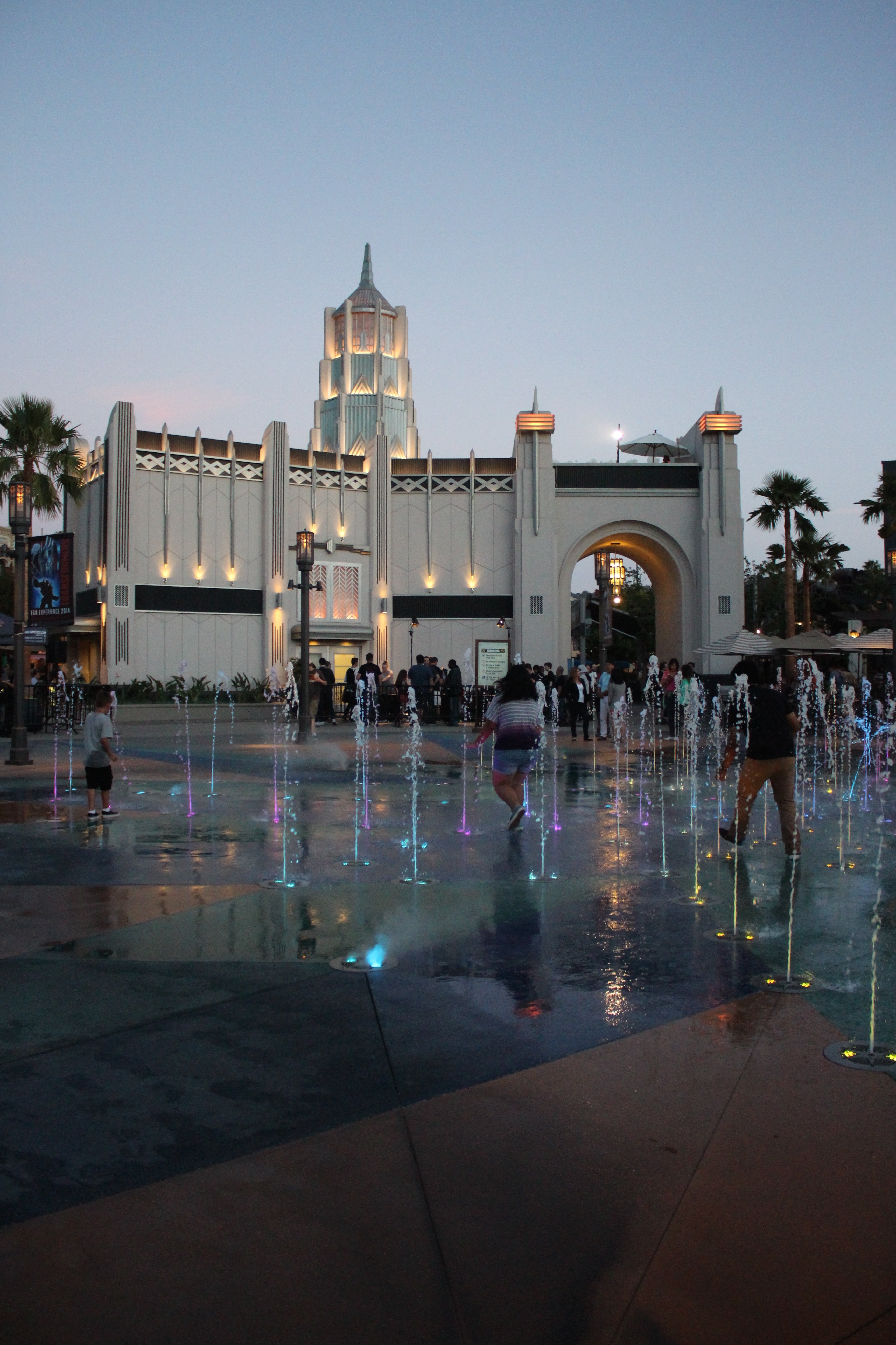 Exclusive: CS4U Attends The 2014 Transformers Fan Experience (@unistudios)