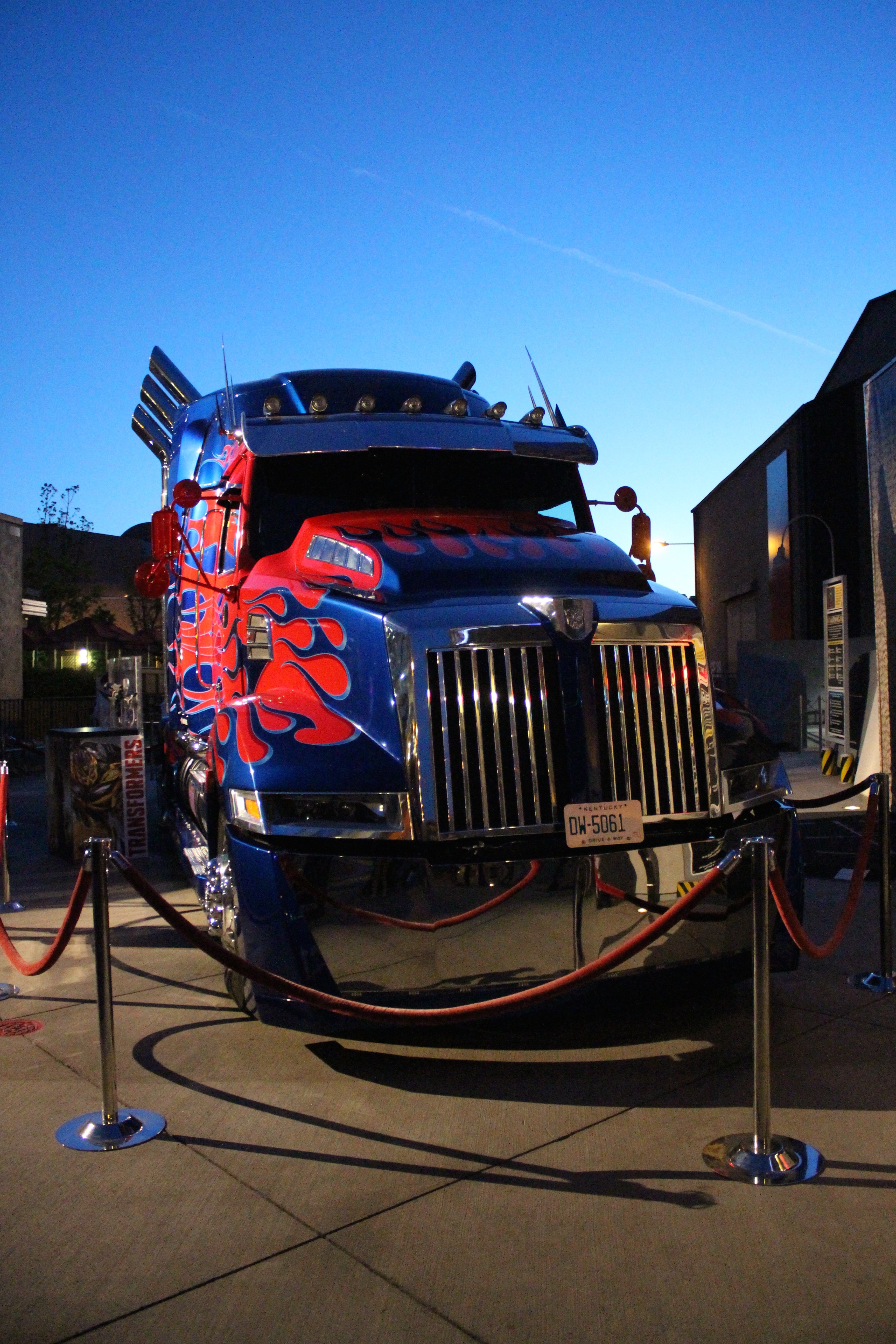 Exclusive: CS4U Attends The 2014 Transformers Fan Experience (@unistudios)