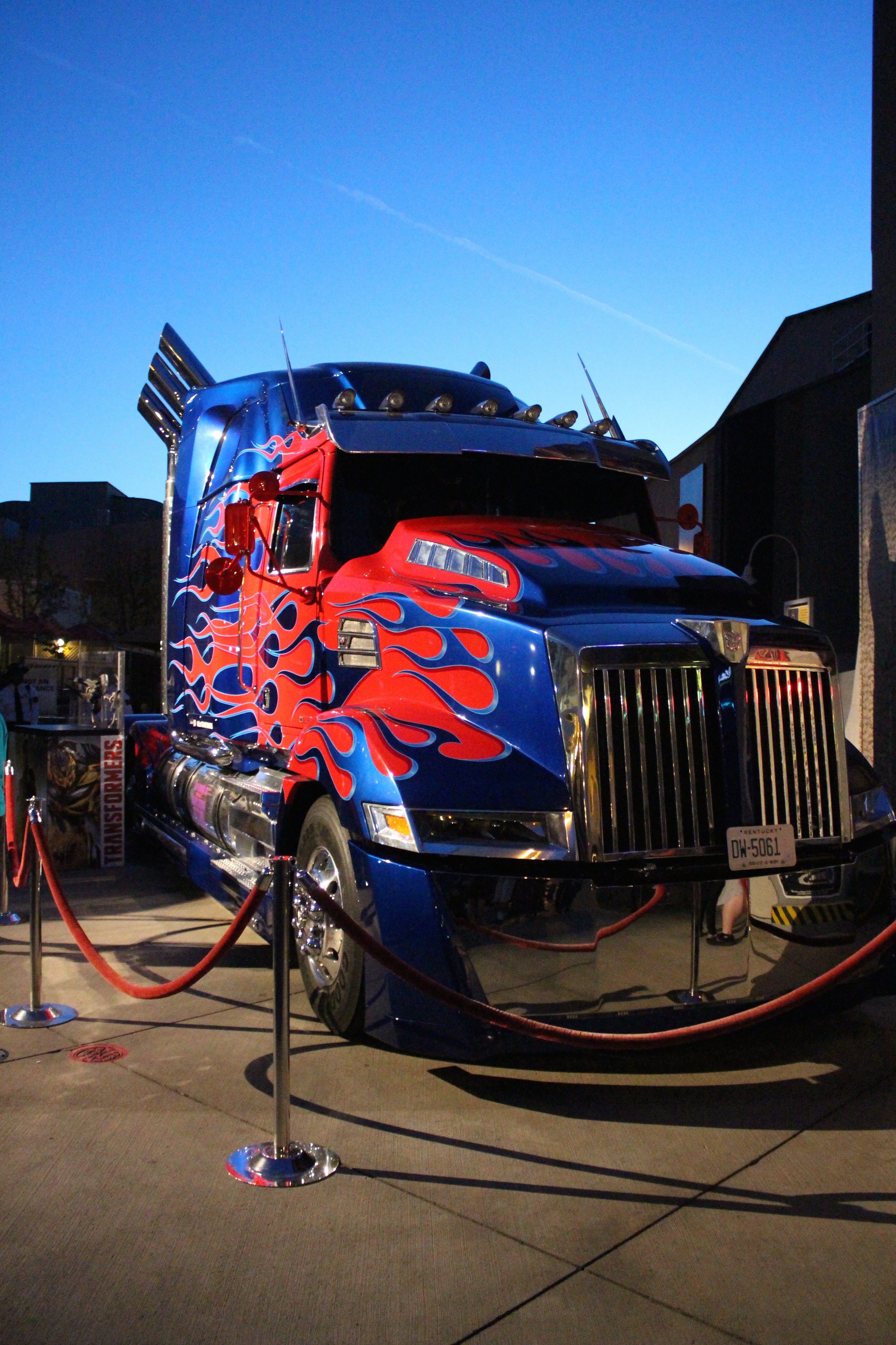 Exclusive: CS4U Attends The 2014 Transformers Fan Experience (@unistudios)