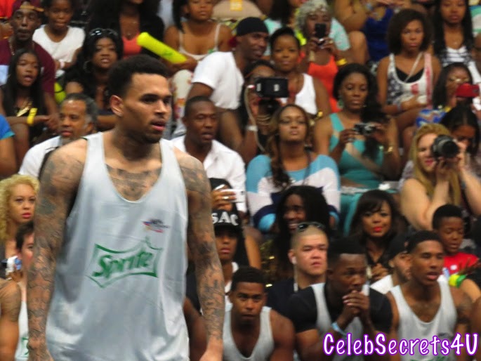 Justin Bieber & Chris Brown: BET Experience Celebrity Basketball Game – See the Photos!
