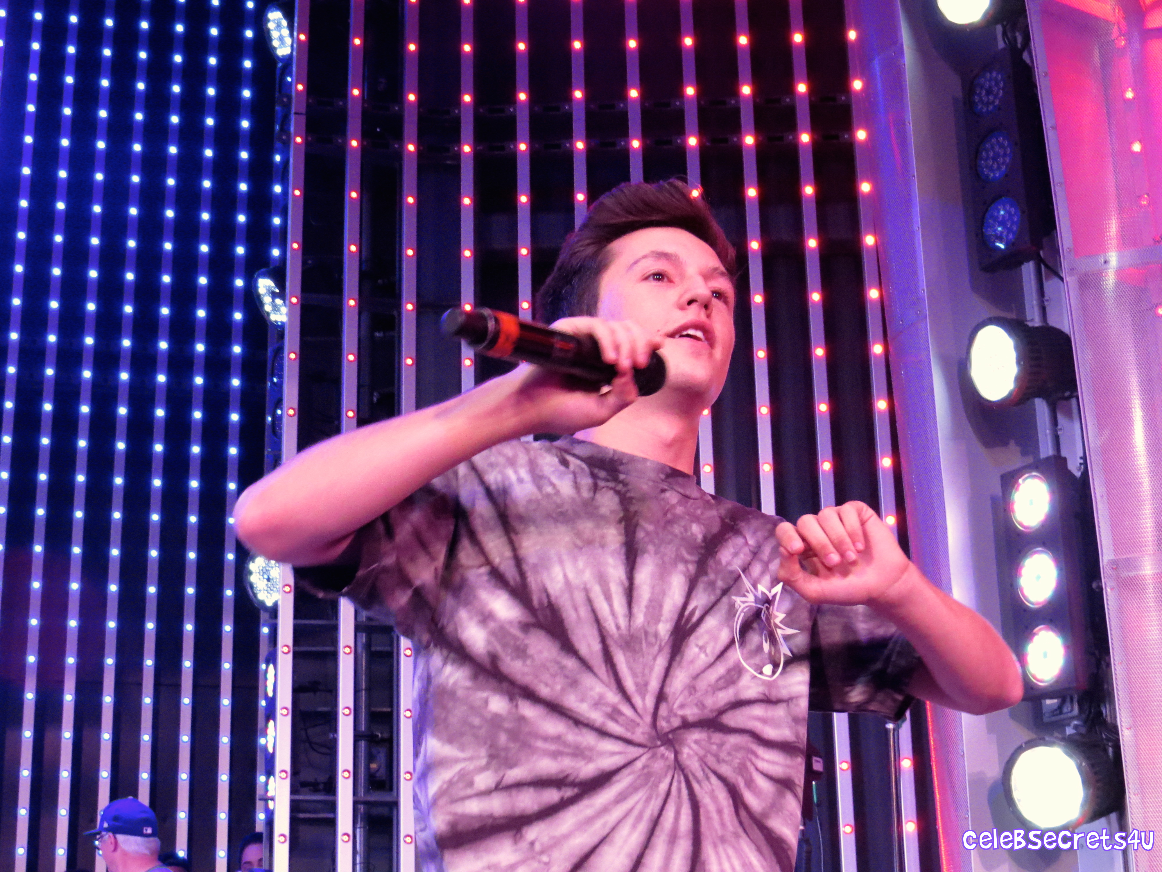 Kalin and Myles Headline 5 Towers On Universal CityWalk (Exclusive!) |@KalinAndMyles