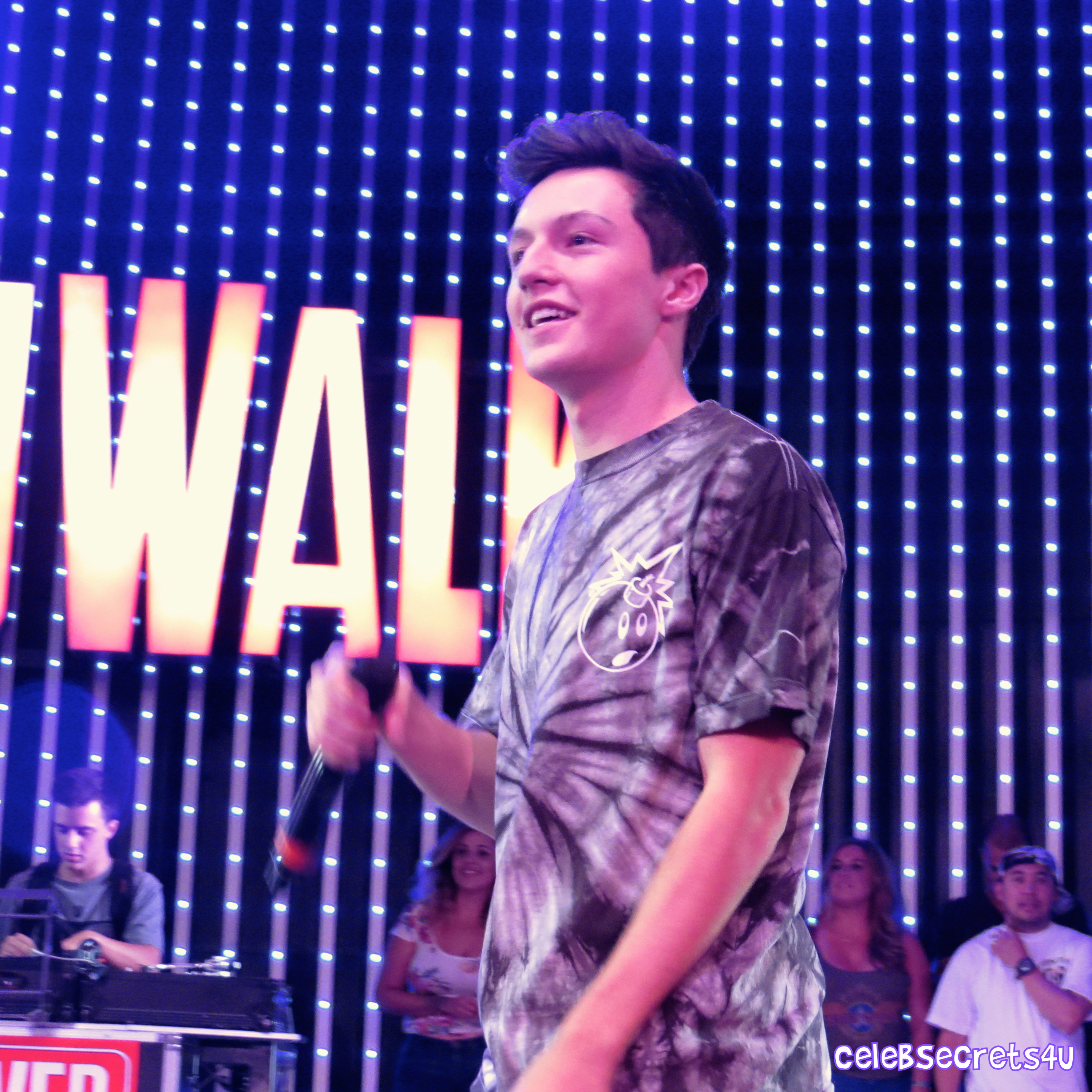 Kalin and Myles Headline 5 Towers On Universal CityWalk (Exclusive!) |@KalinAndMyles