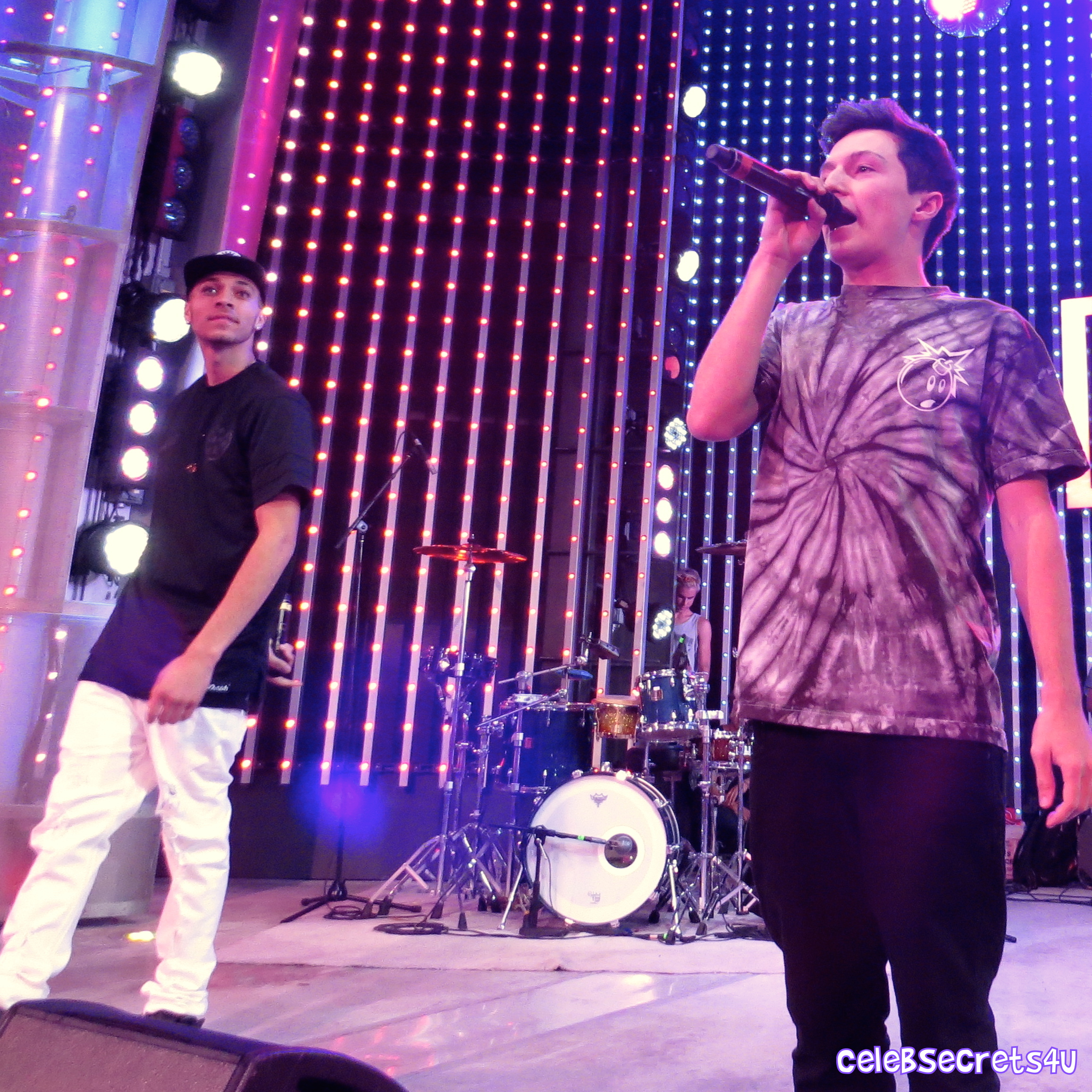 Kalin and Myles Headline 5 Towers On Universal CityWalk (Exclusive!) |@KalinAndMyles