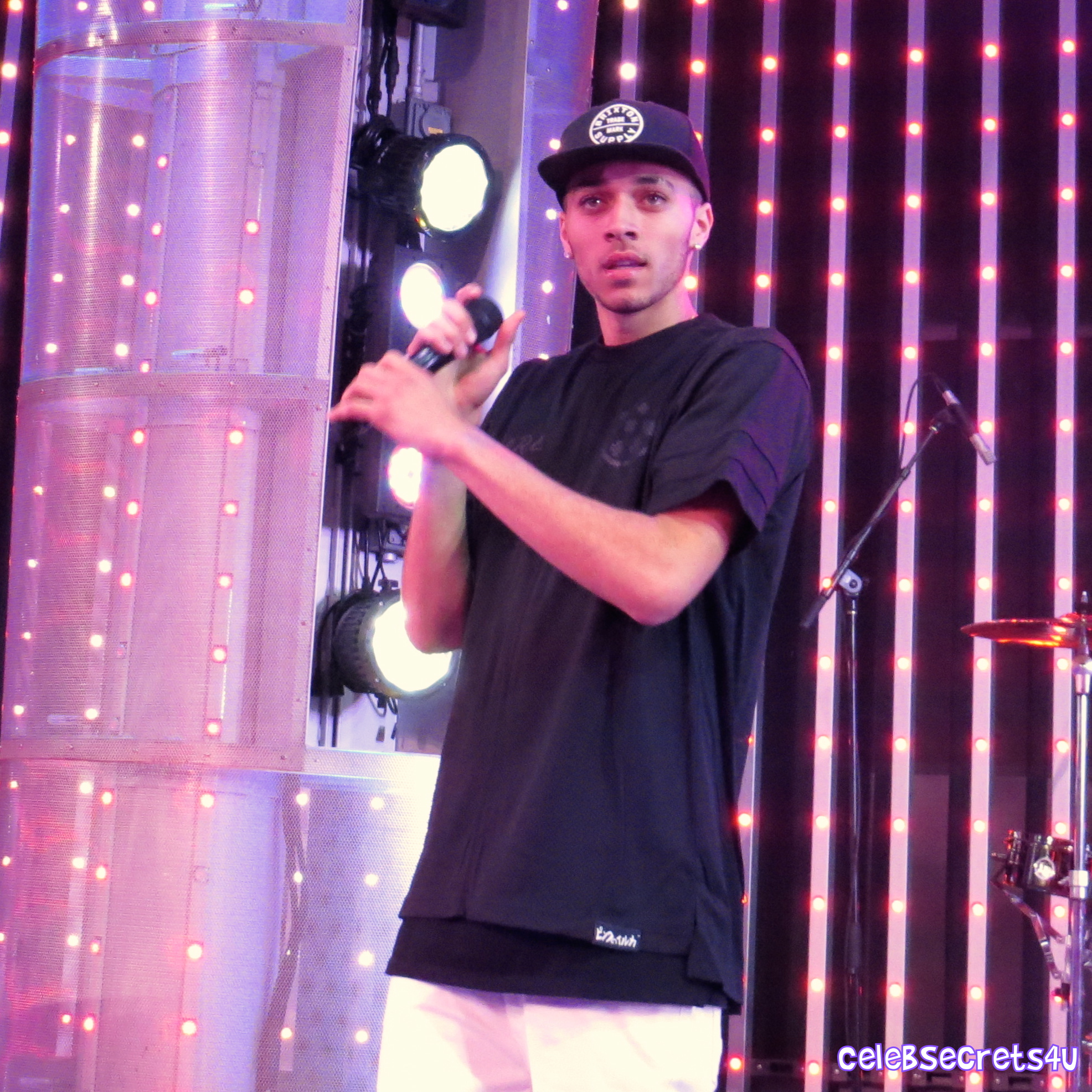 Kalin and Myles Headline 5 Towers On Universal CityWalk (Exclusive!) |@KalinAndMyles