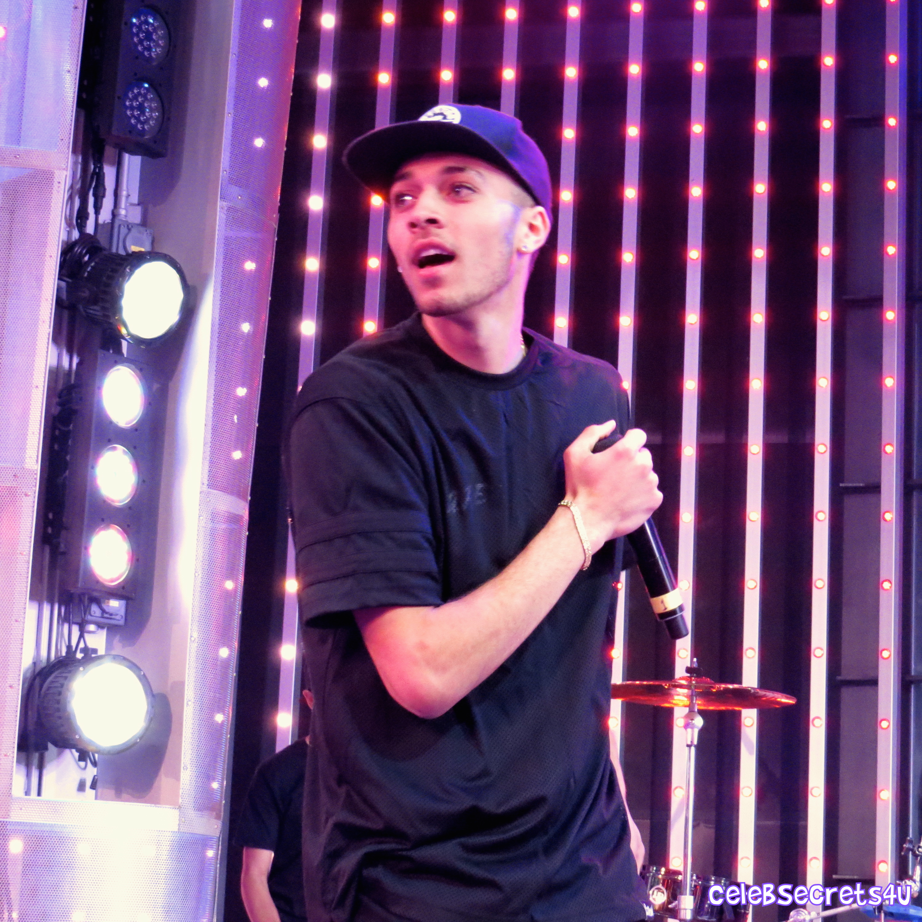 Kalin and Myles Headline 5 Towers On Universal CityWalk (Exclusive!) |@KalinAndMyles