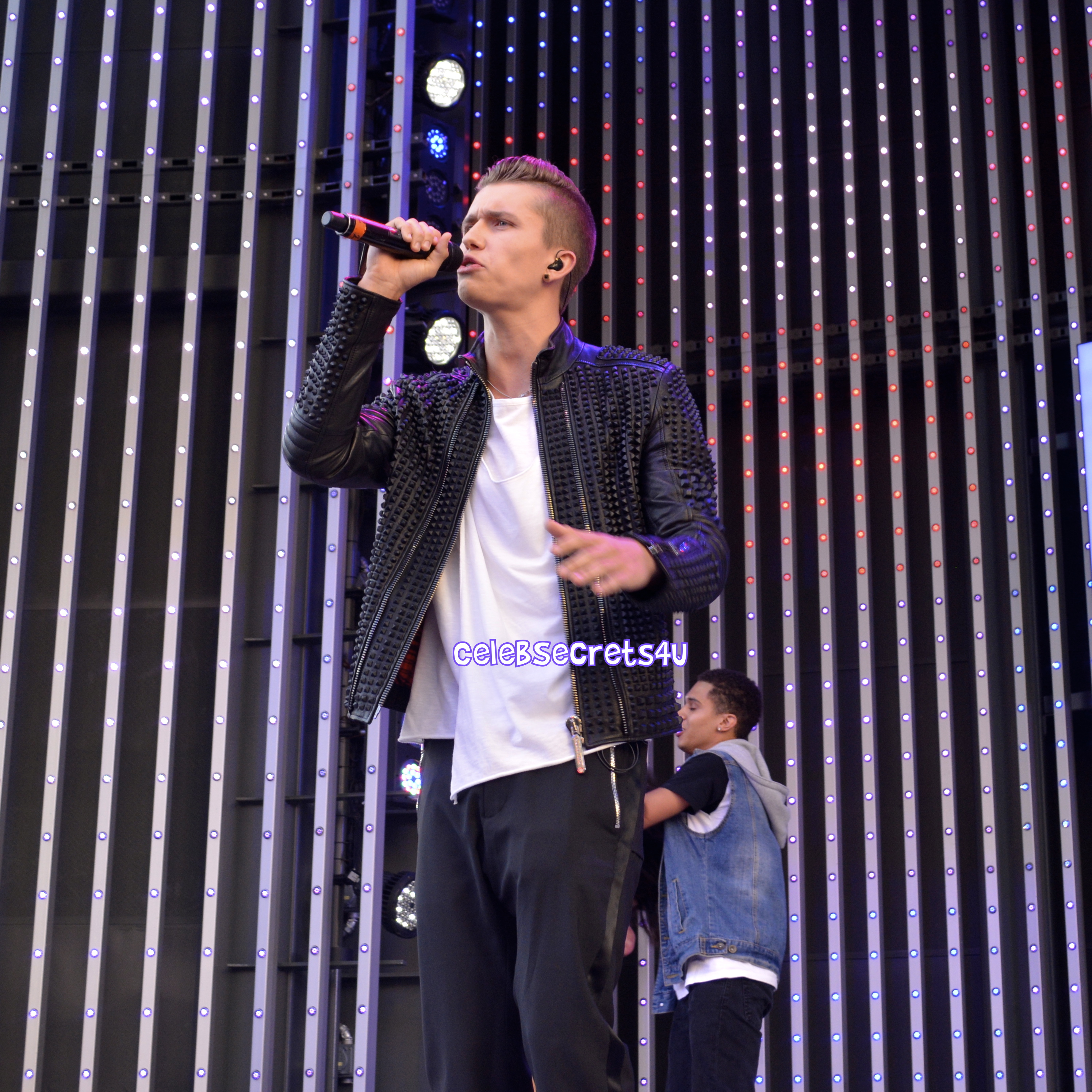 YouTube Sensation Megan Nicole & Belgian Pop Artist Ian Thomas Perform on the 5 Towers Stage at CityWalk