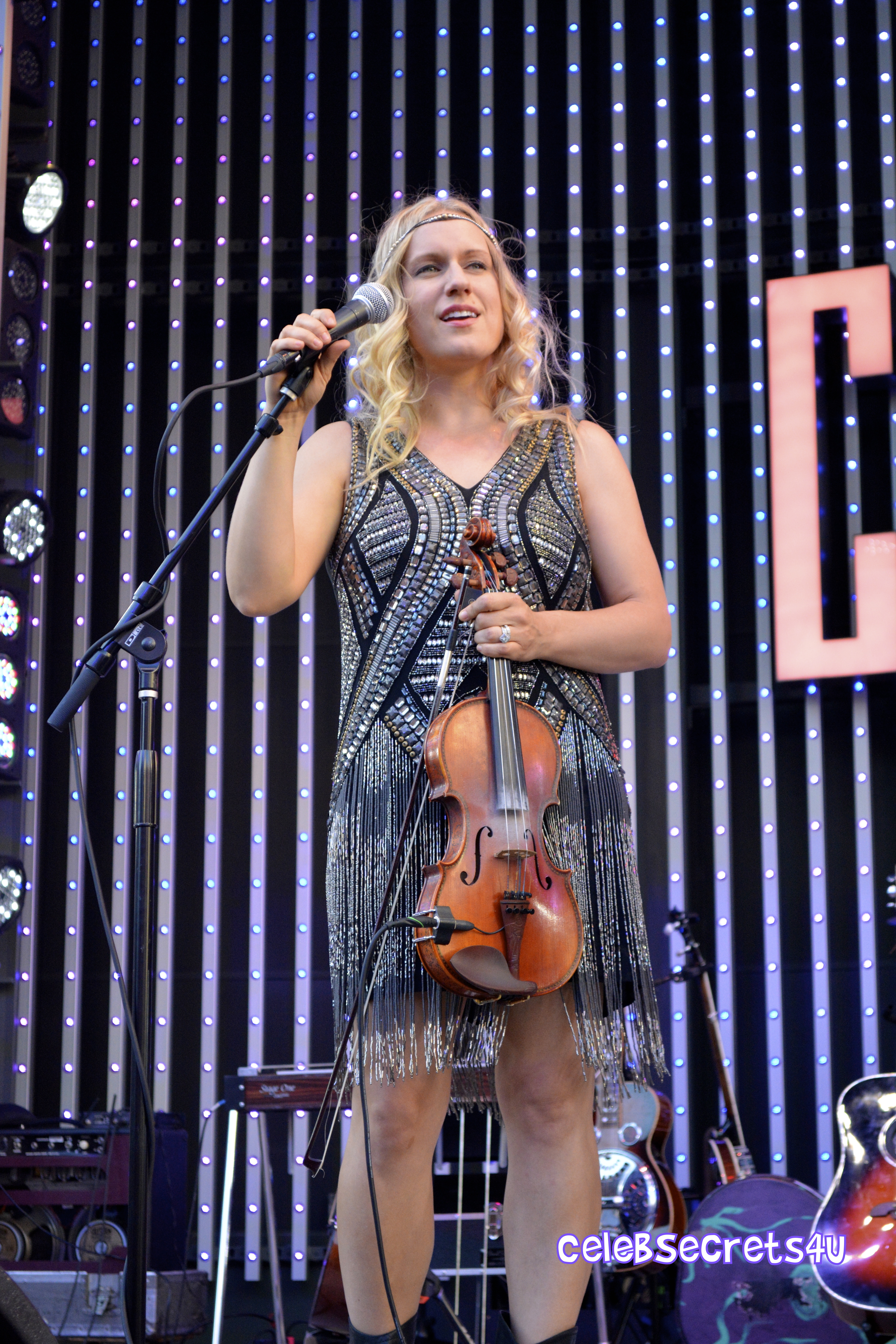 Jana Kramer and American Young Take Over 5 Towers at CityWalk! (@kramergirl)