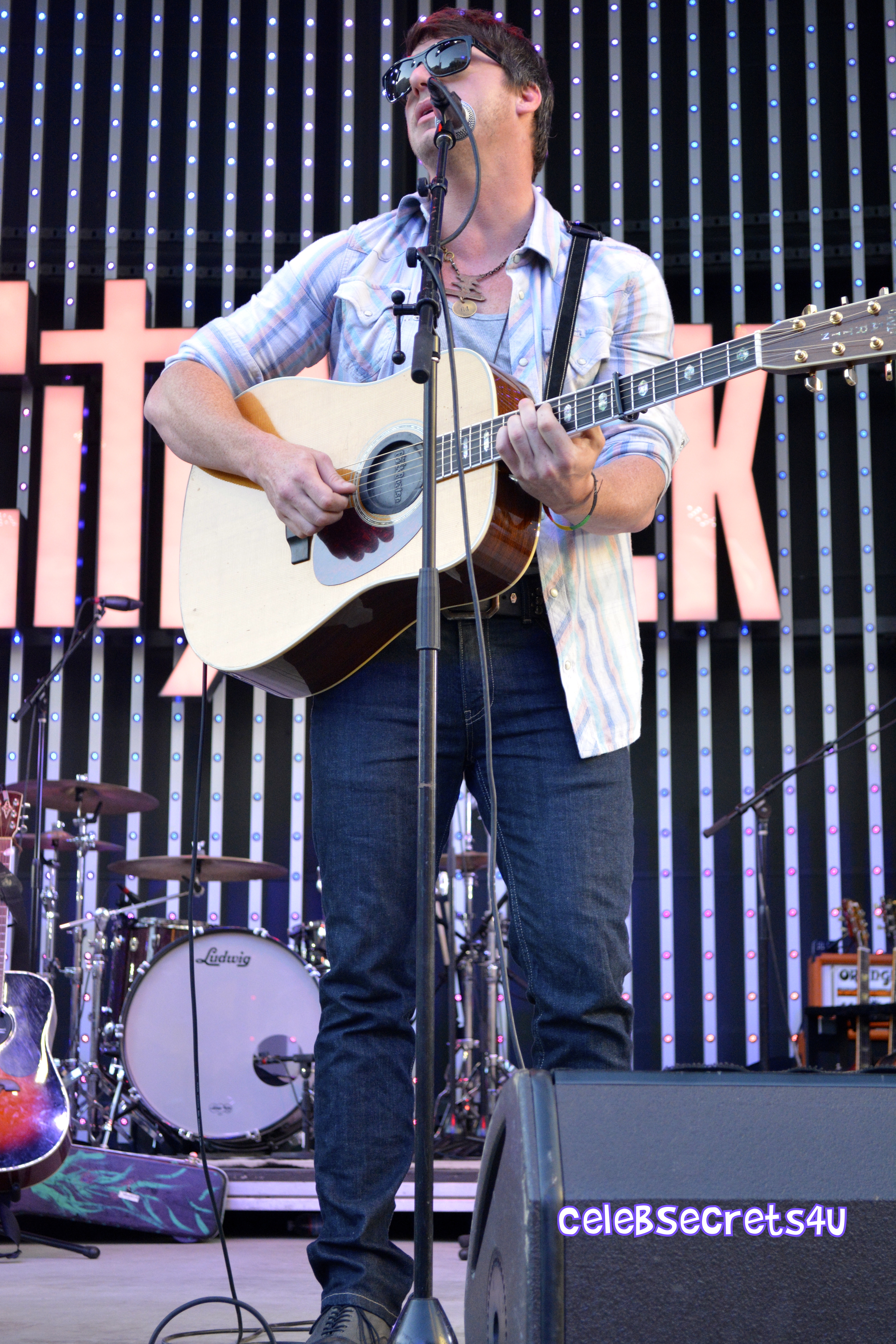 Jana Kramer and American Young Take Over 5 Towers at CityWalk! (@kramergirl)