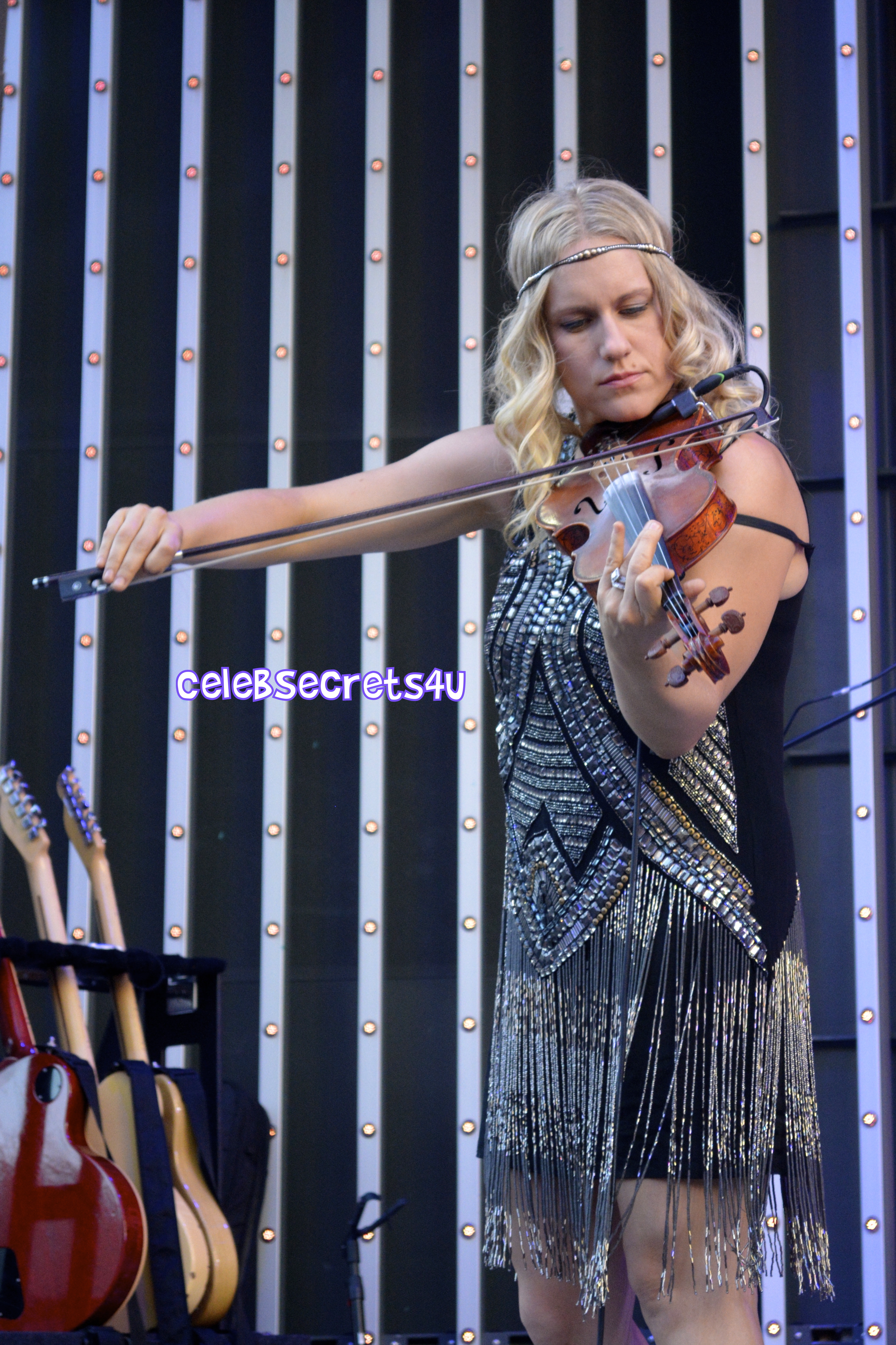 Jana Kramer and American Young Take Over 5 Towers at CityWalk! (@kramergirl)