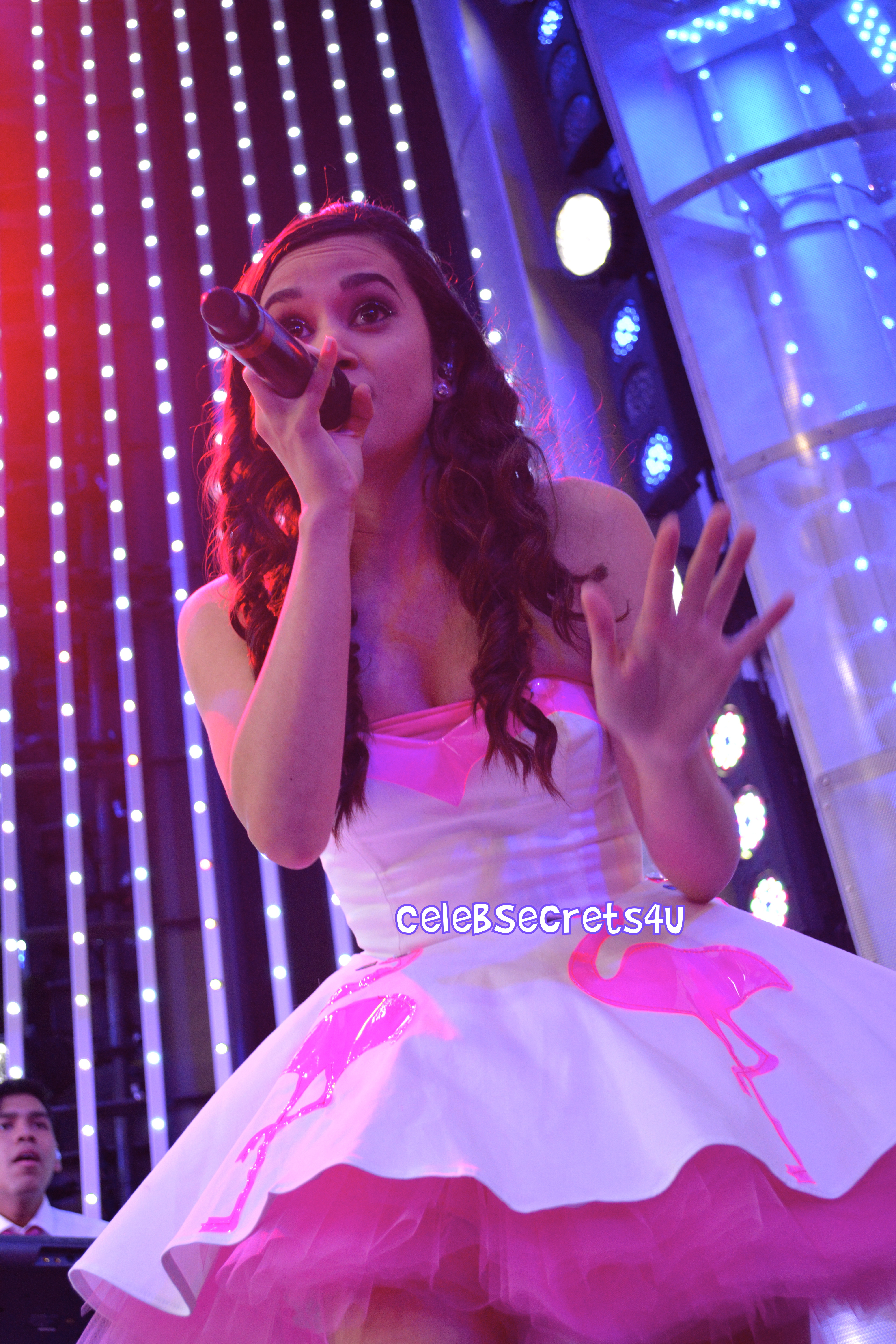 YouTube Sensation Megan Nicole & Belgian Pop Artist Ian Thomas Perform on the 5 Towers Stage at CityWalk