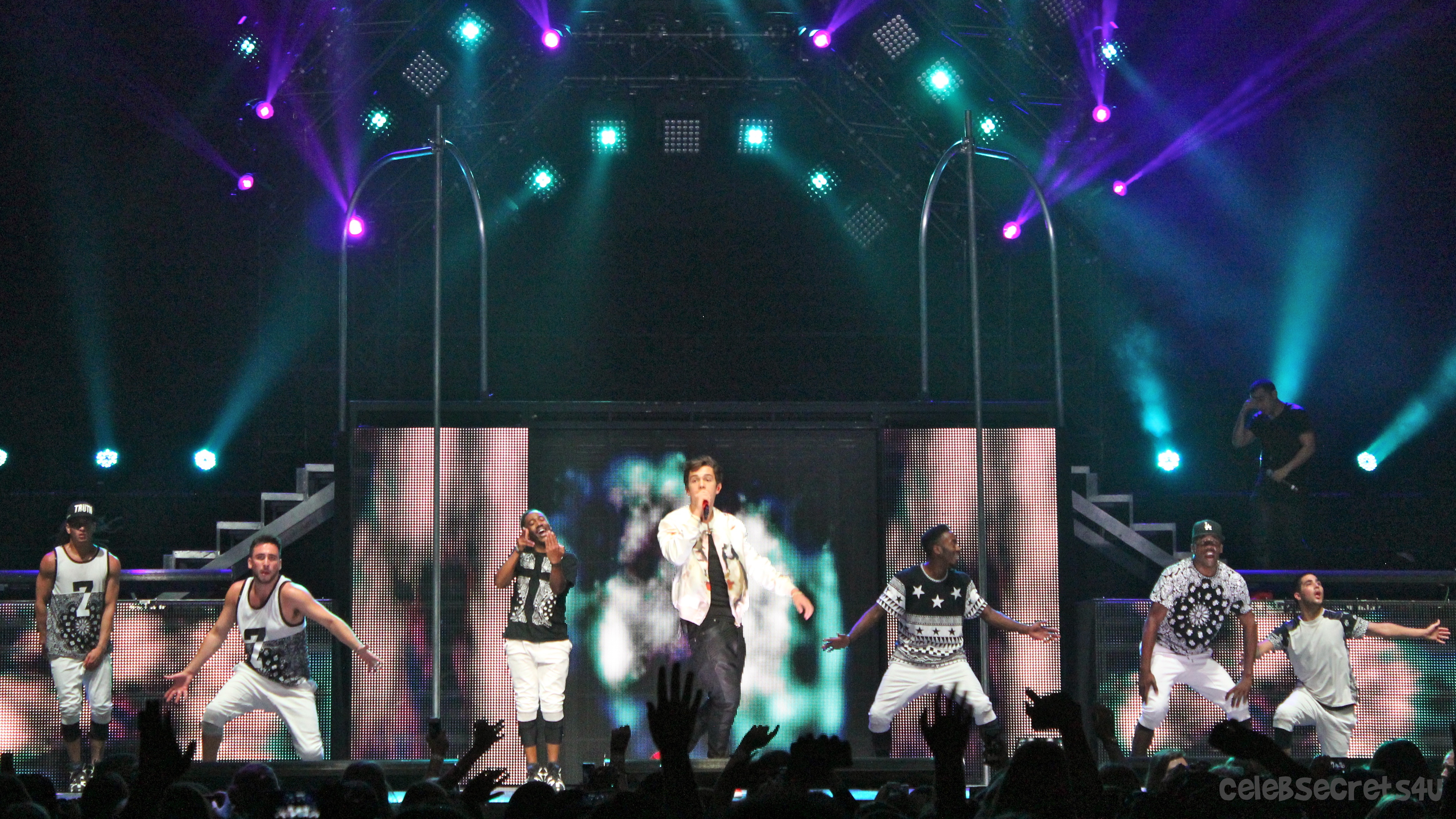 Show Review: Austin Mahone Live! Tour with The Vamps, Fifth Harmony & Shawn Mendes