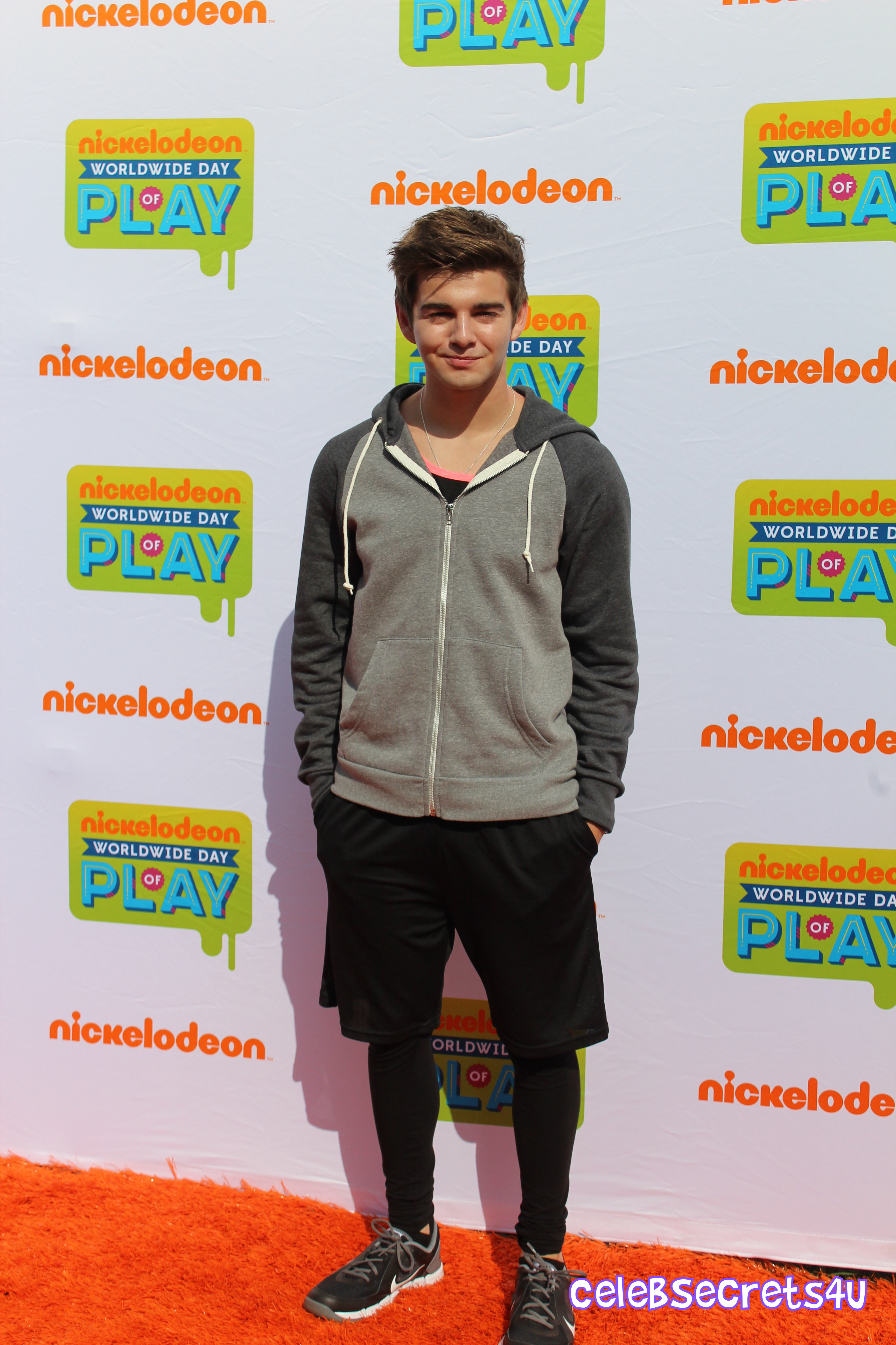 Nickelodeon Goes Dark For 11th Annual Worldwide Day of Play – Exclusive Photos & Videos!